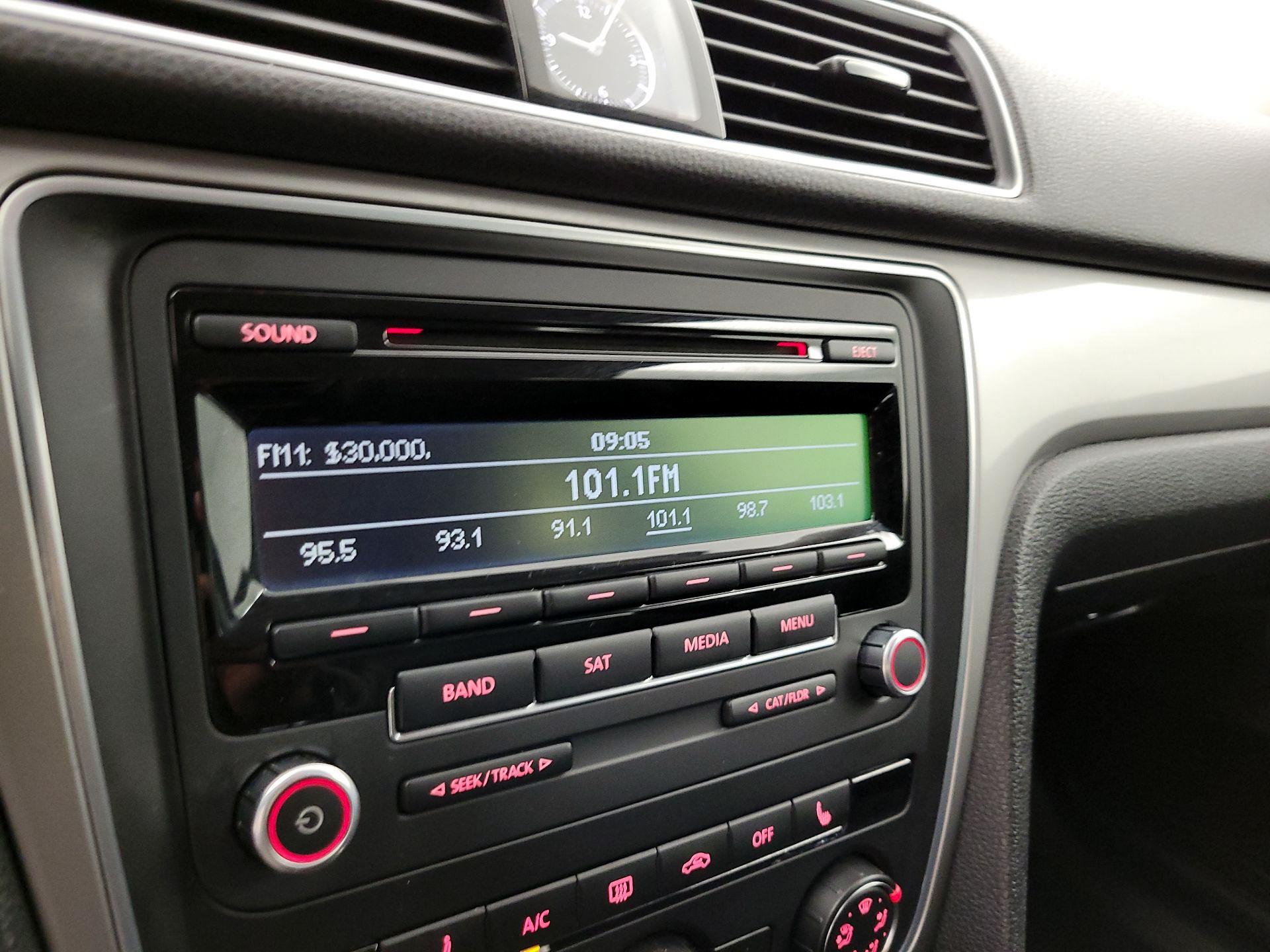 Thumbnail: 2015 Volkswagen Passat - 14