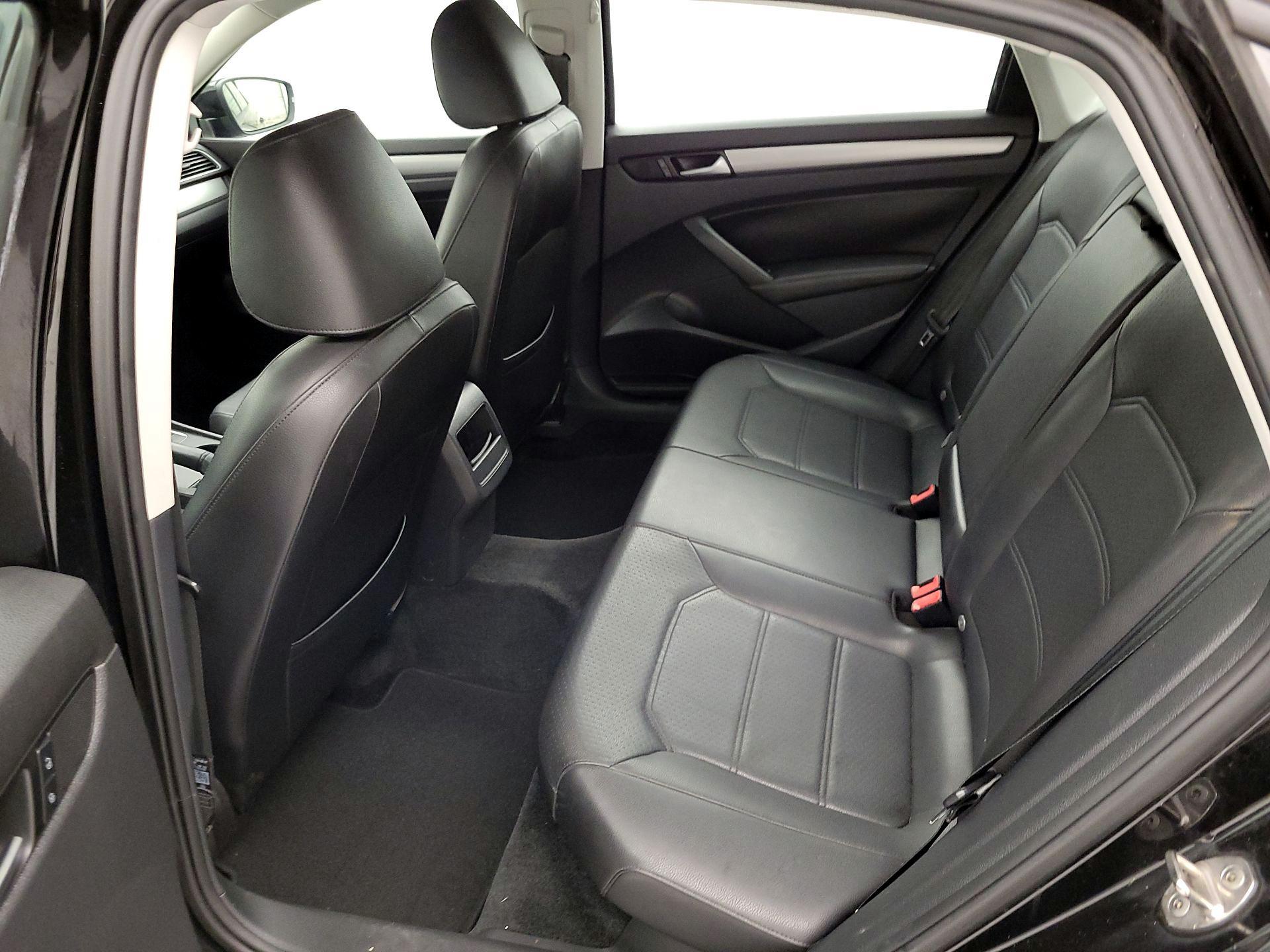 Thumbnail: 2015 Volkswagen Passat - 17