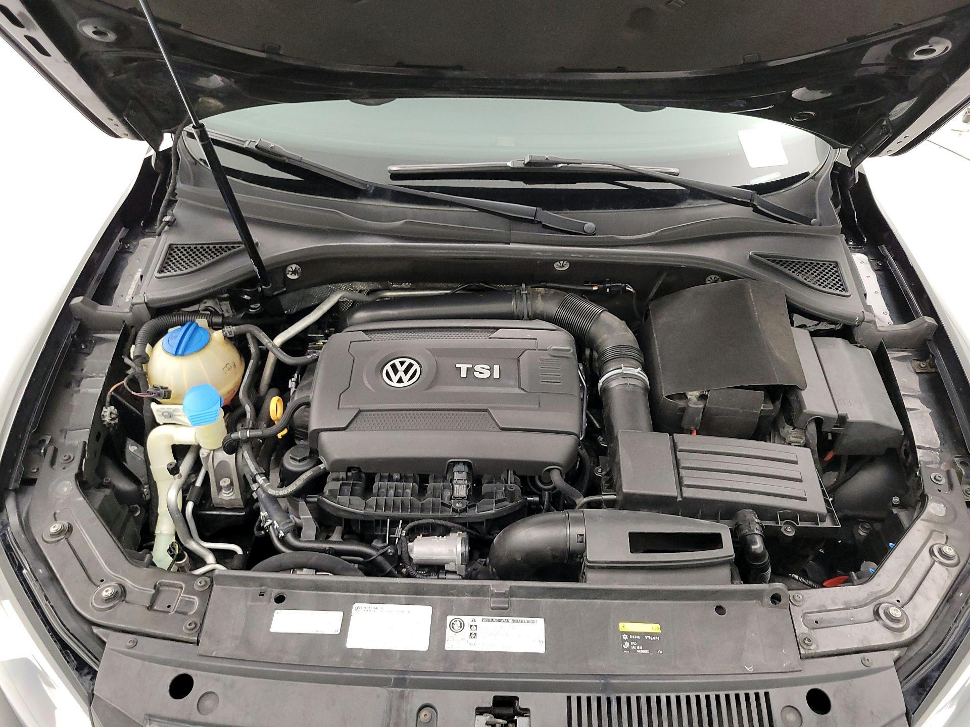 Thumbnail: 2015 Volkswagen Passat - 19