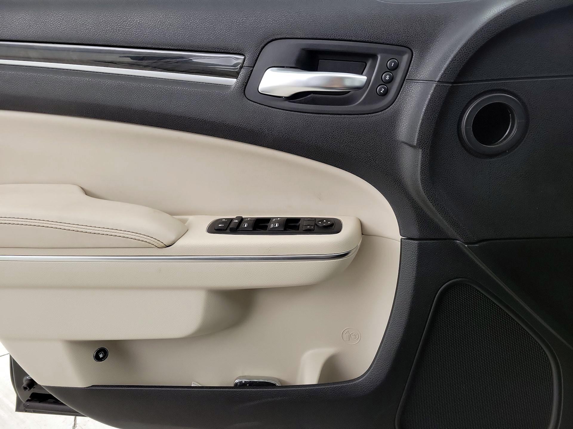 Thumbnail: 2016 Chrysler 300 - 12