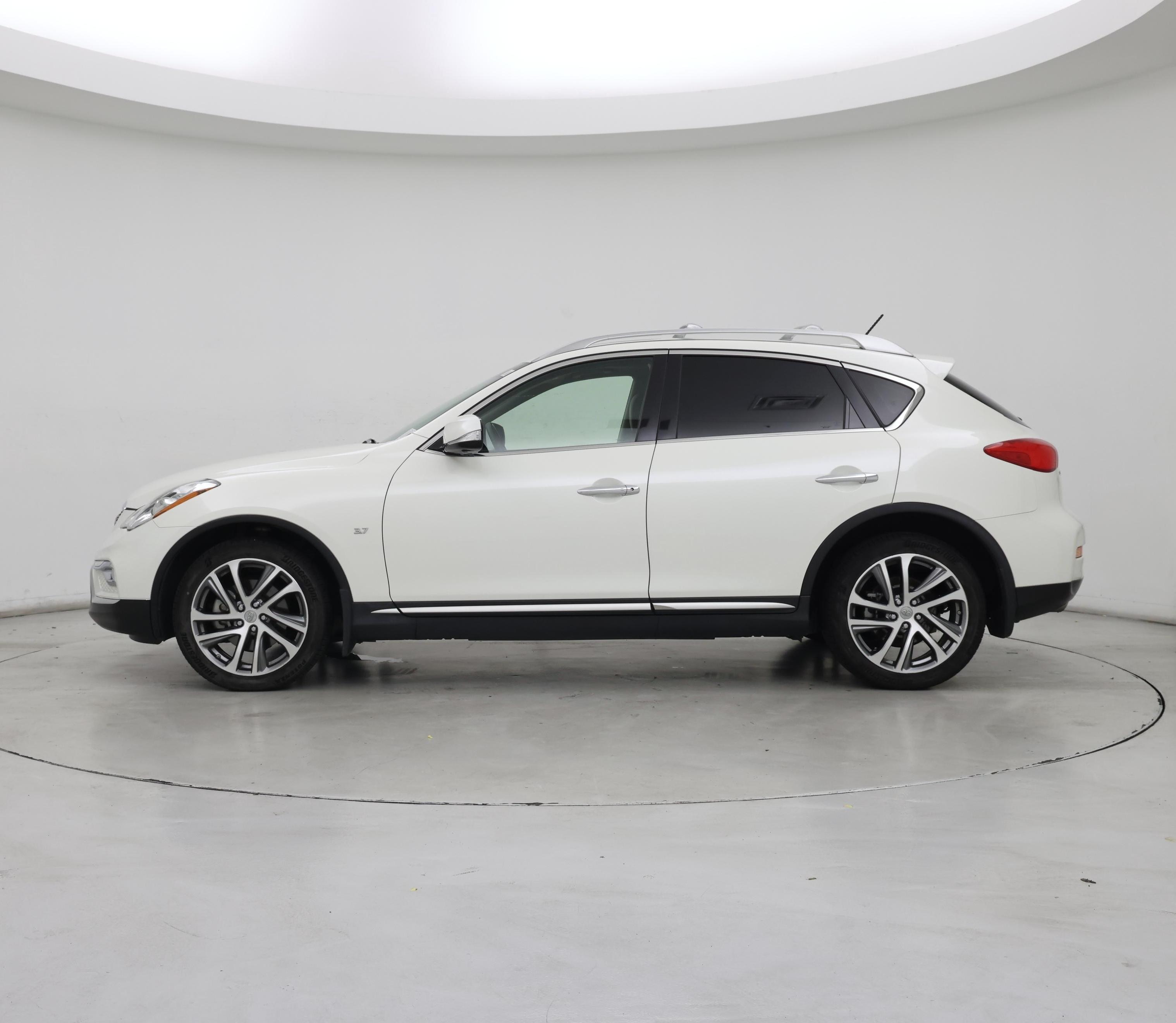 Thumbnail: 2017 INFINITI QX50 - 3