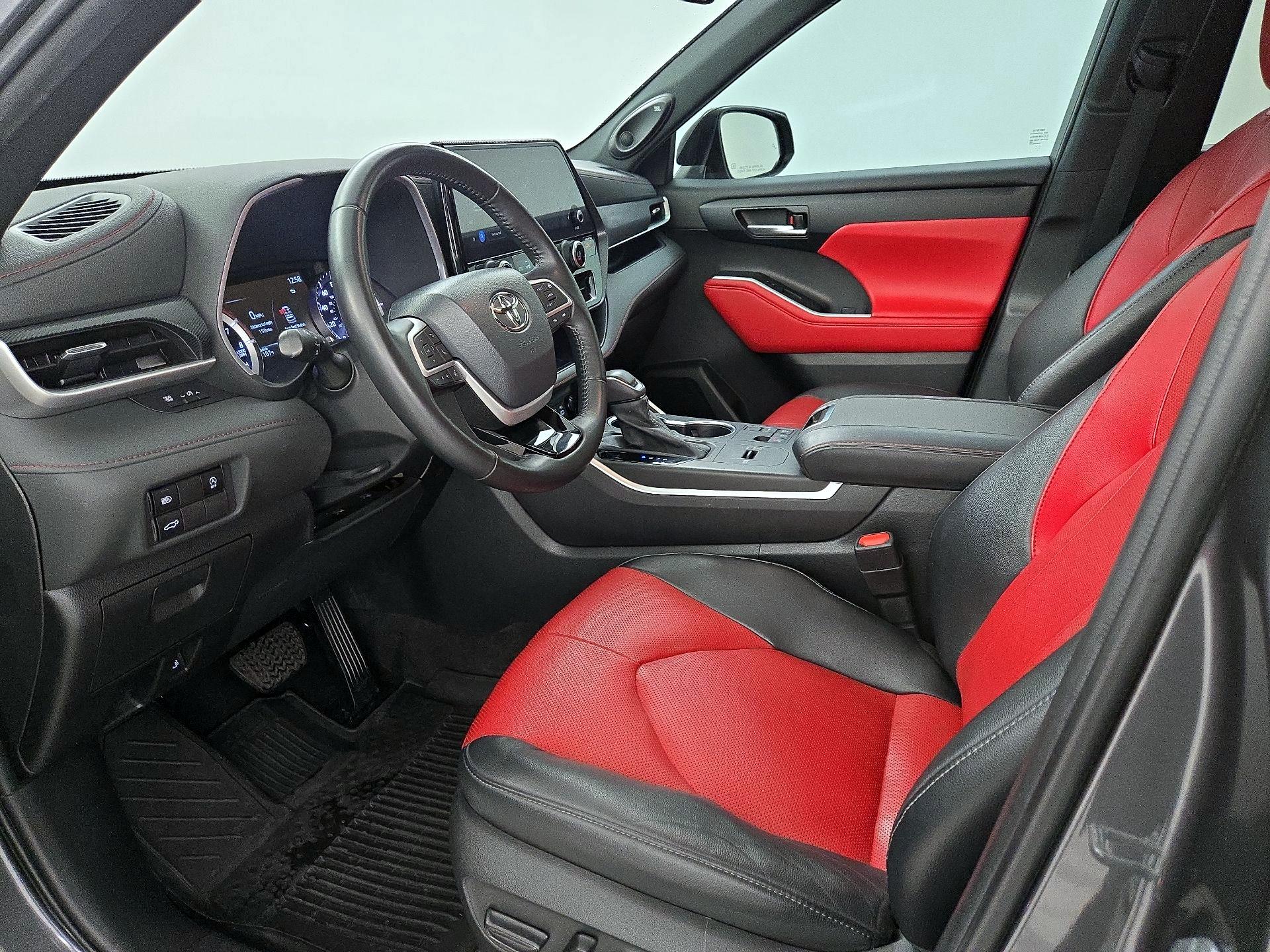 Thumbnail: 2023 Toyota Highlander - 11