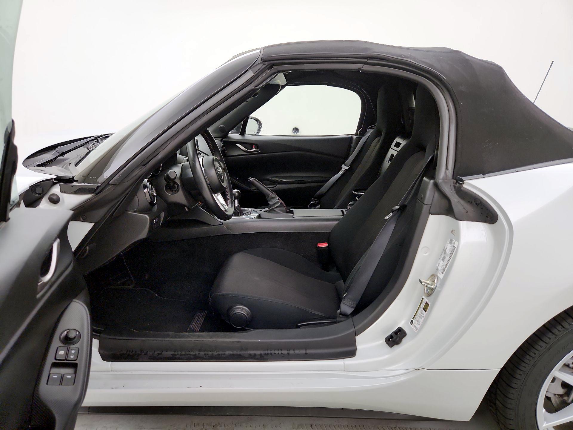 Thumbnail: 2016 Mazda MX-5 Miata - 11