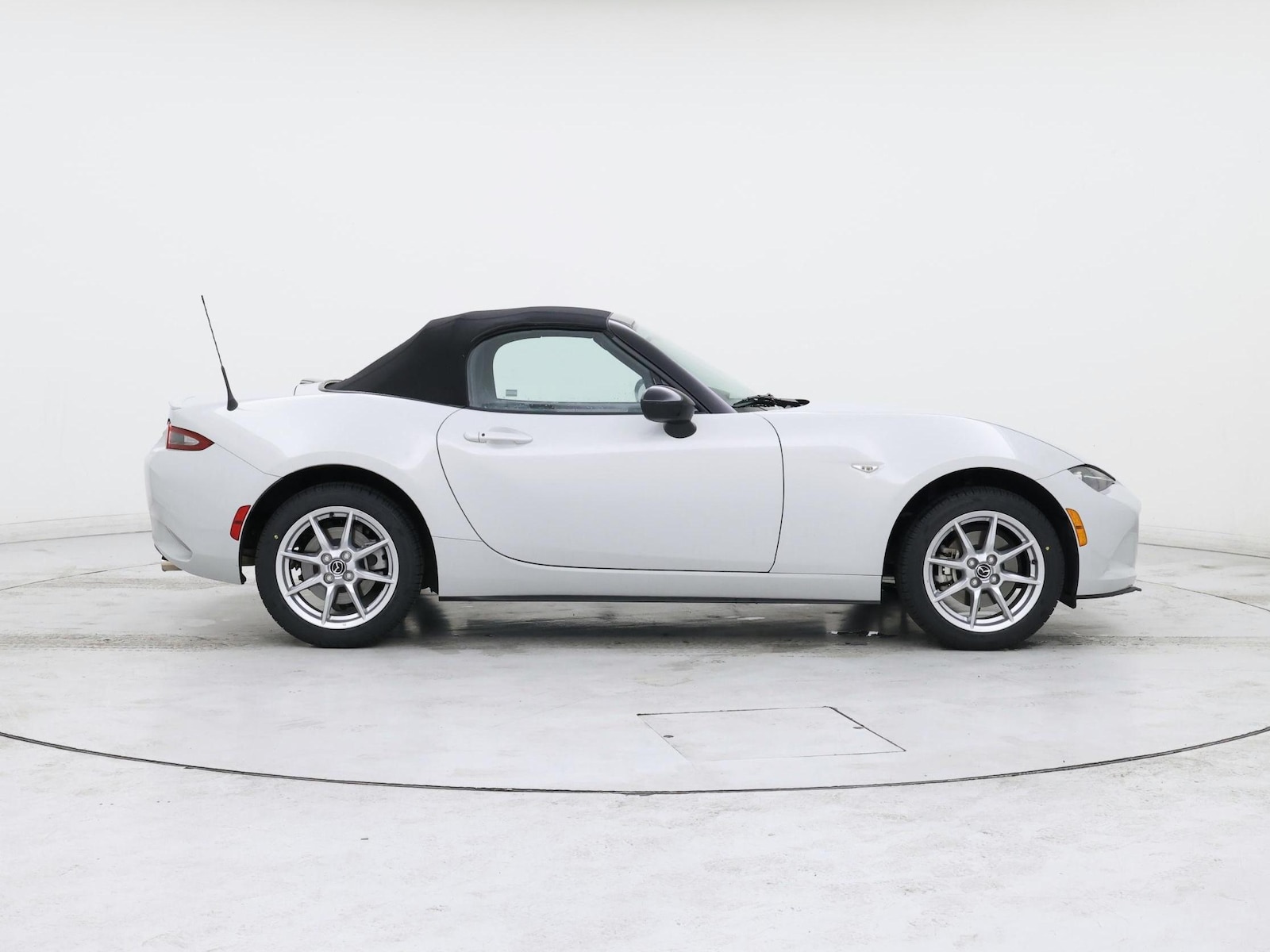 2016 Mazda MX-5 Miata Sport - Photo 8