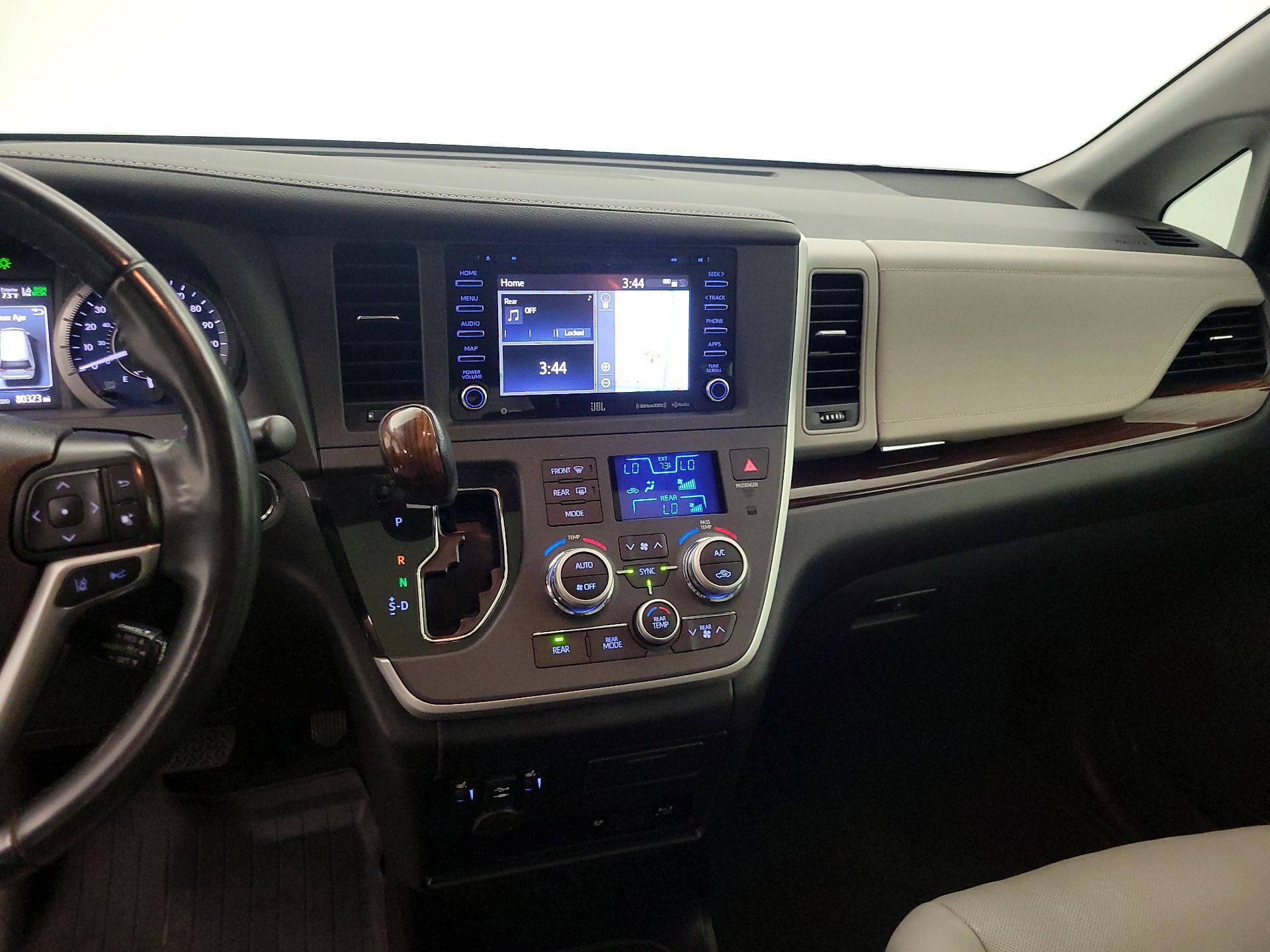 Thumbnail: 2020 Toyota Sienna - 9