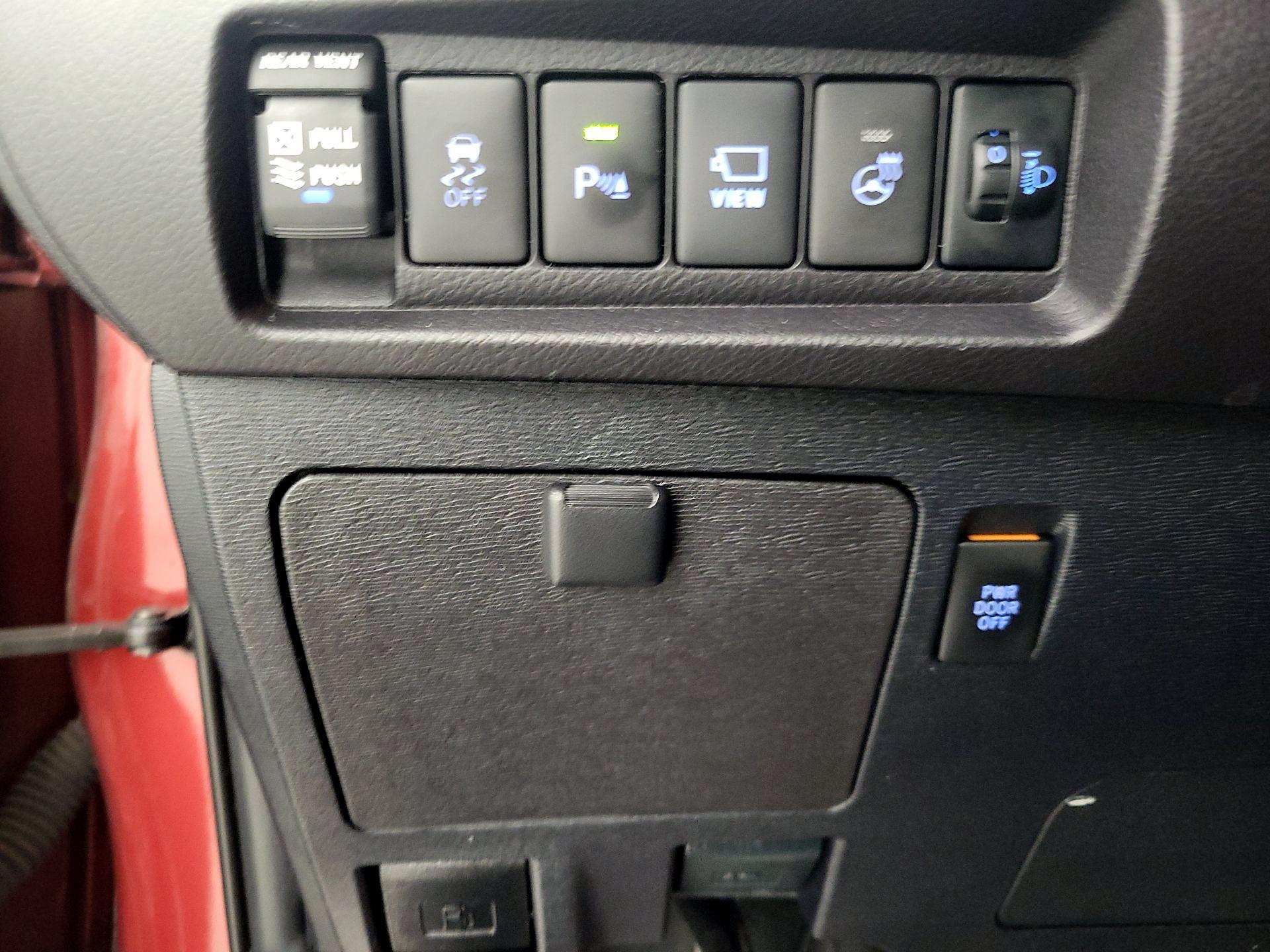 Thumbnail: 2020 Toyota Sienna - 13