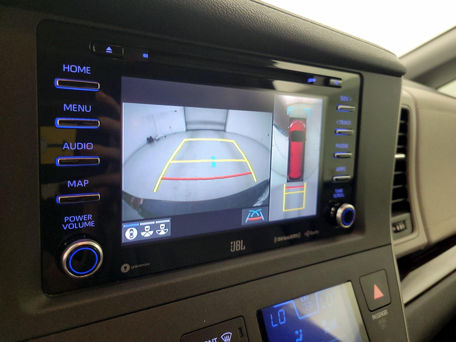 Thumbnail: 2020 Toyota Sienna - 14
