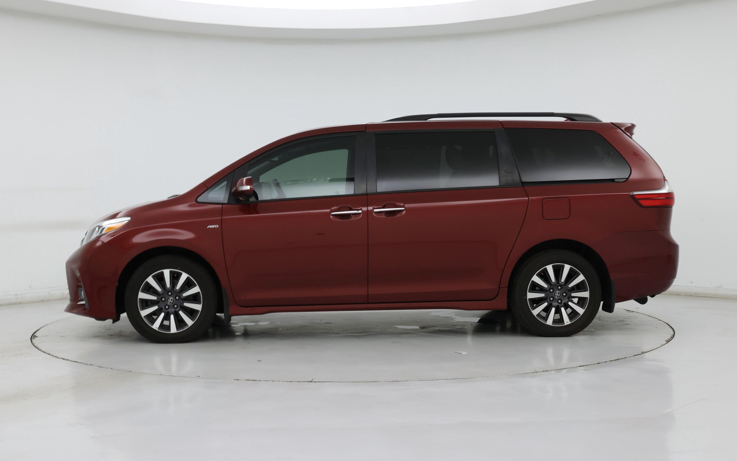 Thumbnail: 2020 Toyota Sienna - 3