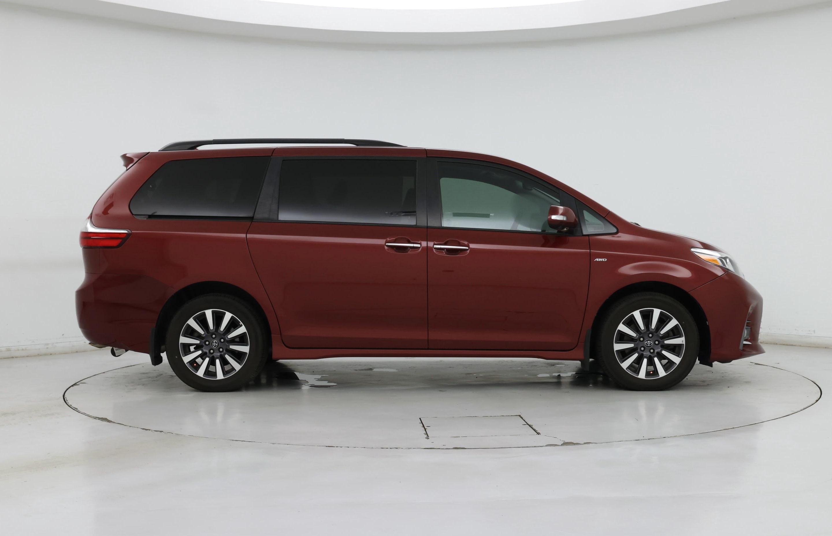 Thumbnail: 2020 Toyota Sienna - 7