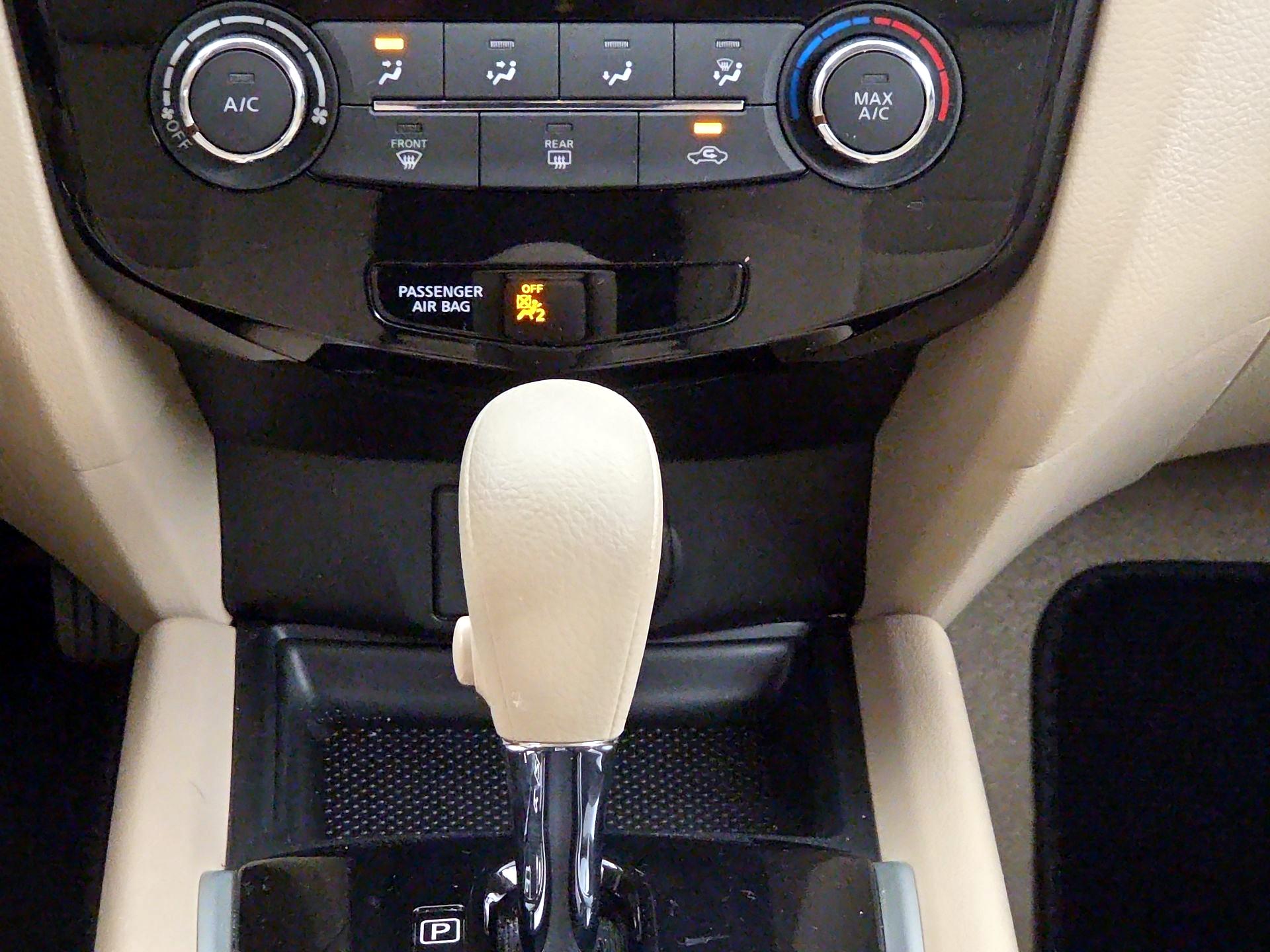 Thumbnail: 2014 Nissan Rogue - 16