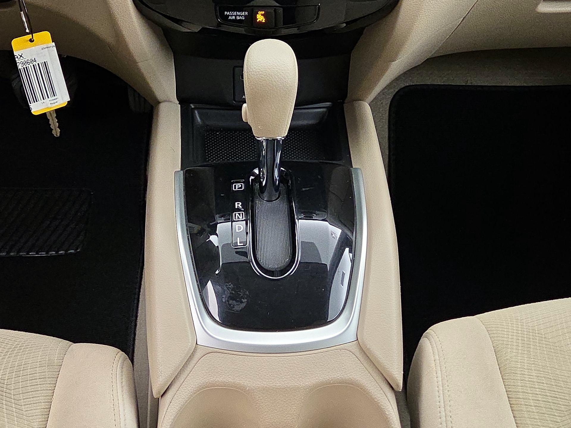 Thumbnail: 2014 Nissan Rogue - 17