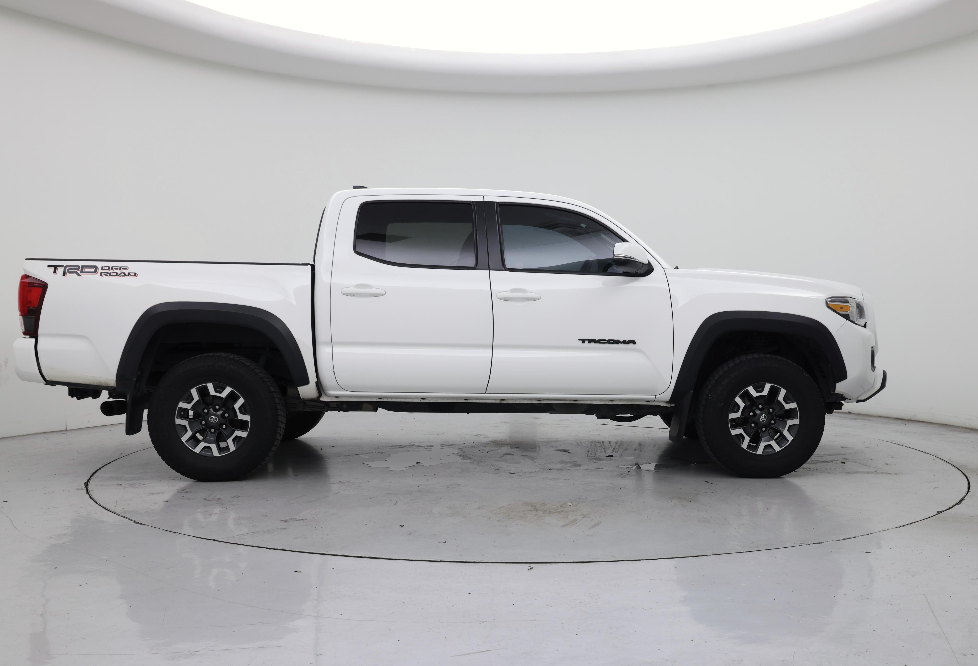 Thumbnail: 2018 Toyota Tacoma - 7