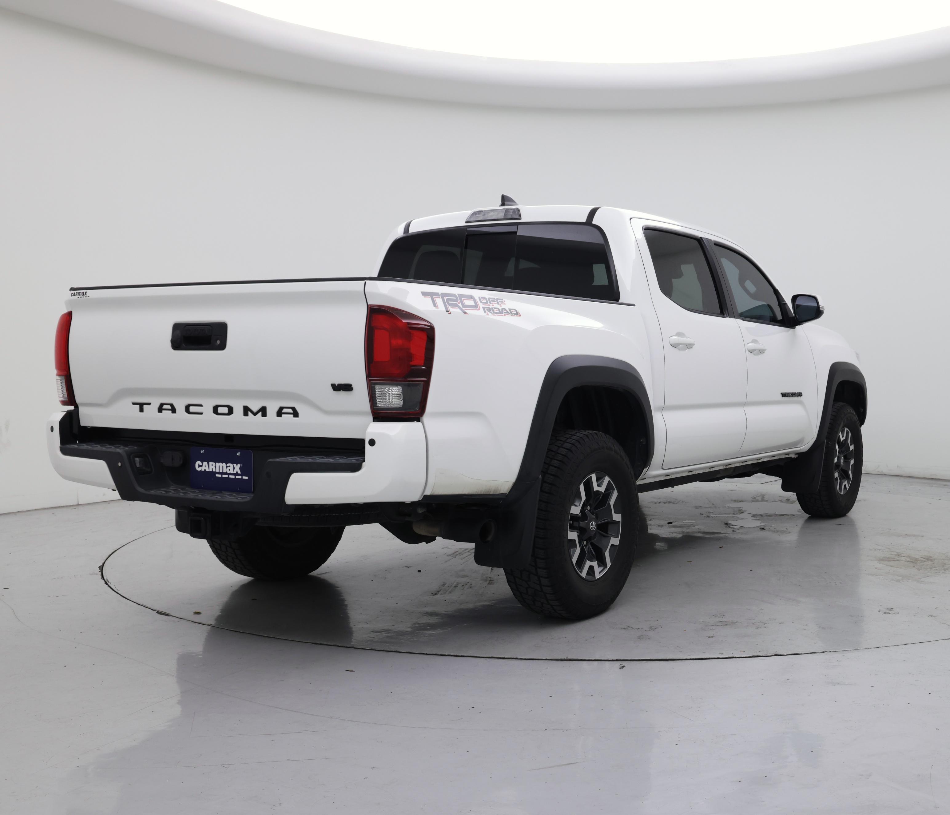 Thumbnail: 2018 Toyota Tacoma - 8