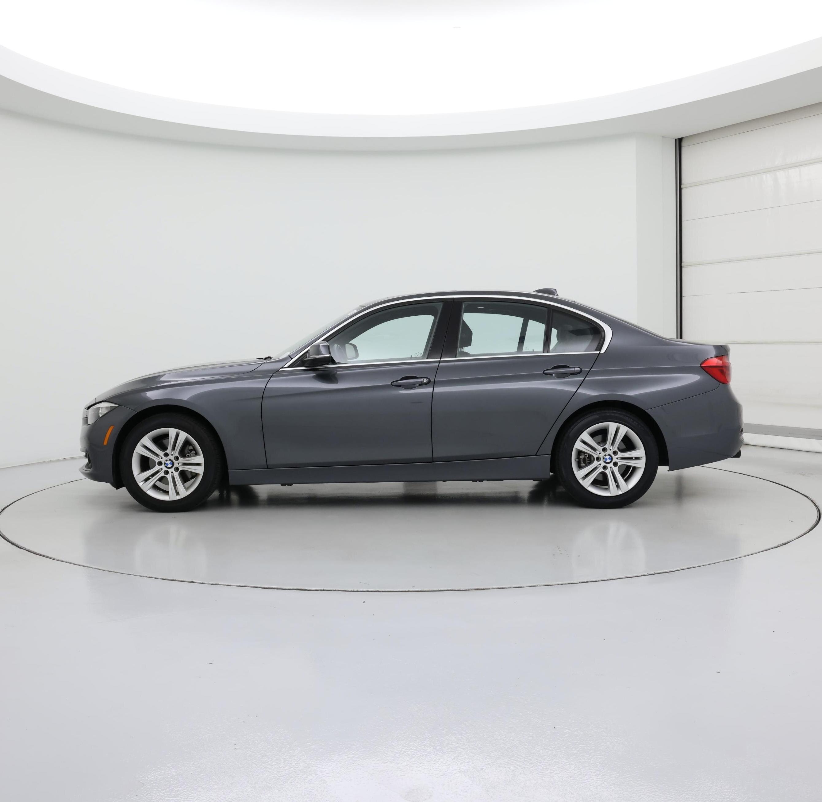 Thumbnail: 2017 BMW 3 Series - 3