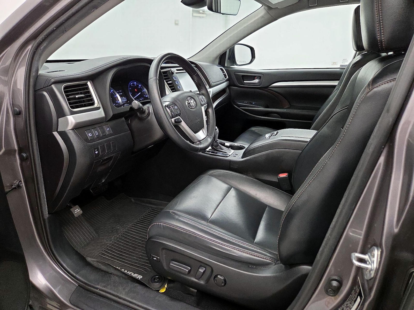 2019 Toyota Highlander XLE - Photo 12