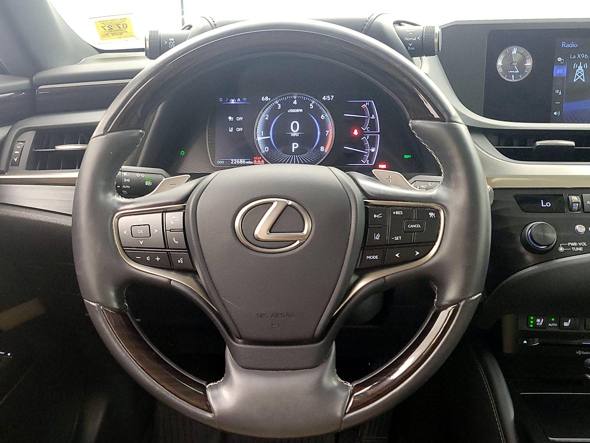 Thumbnail: 2020 Lexus ES - 10