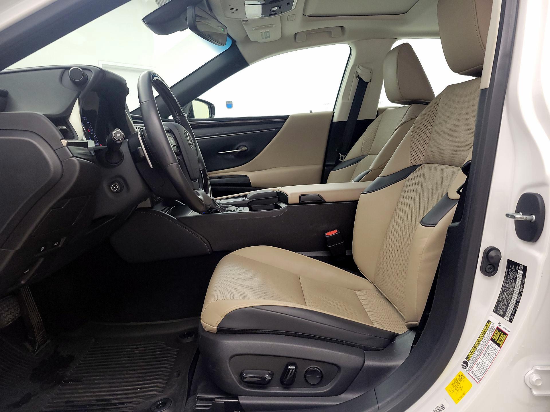 Thumbnail: 2020 Lexus ES - 11
