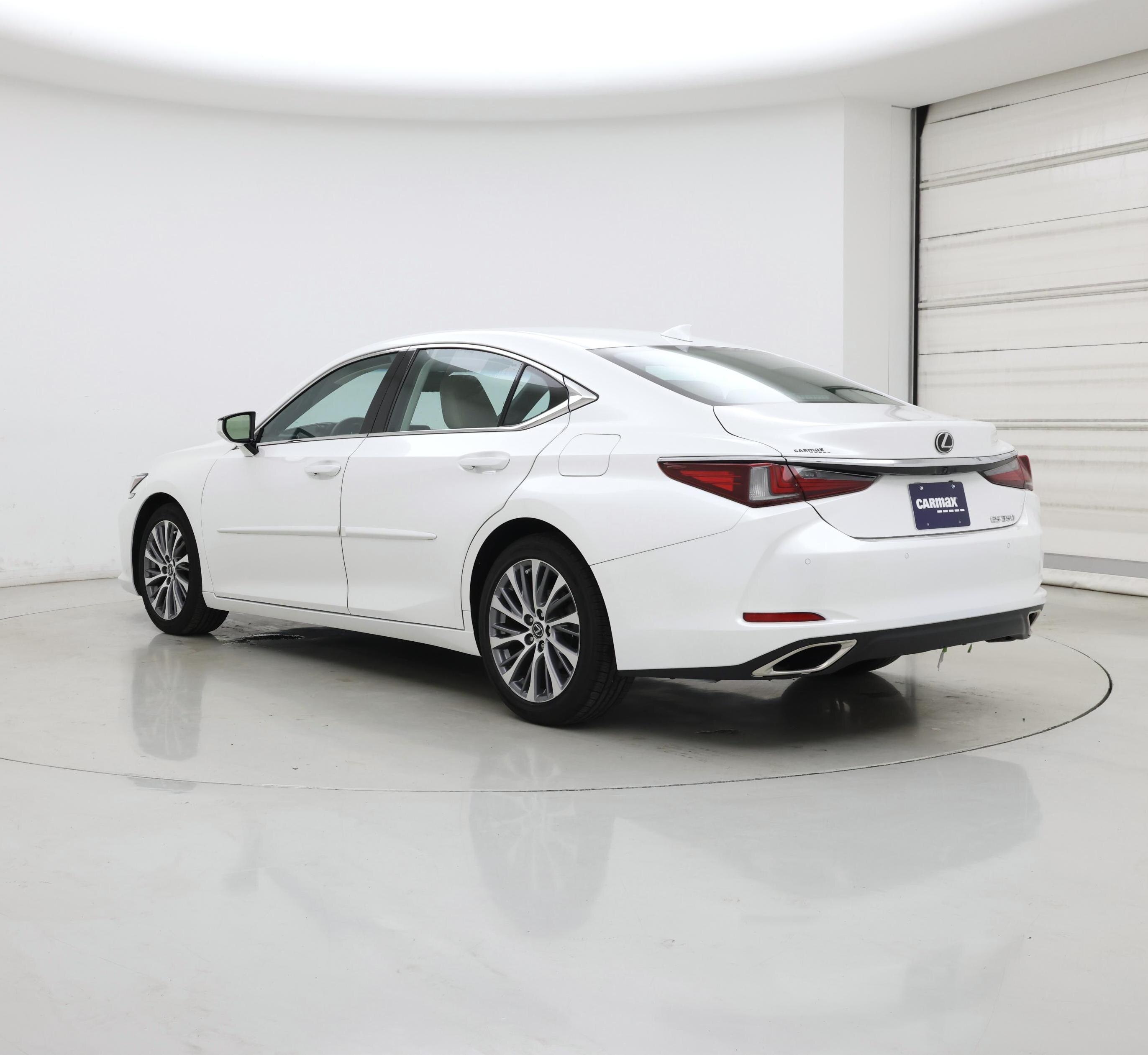 Thumbnail: 2020 Lexus ES - 2