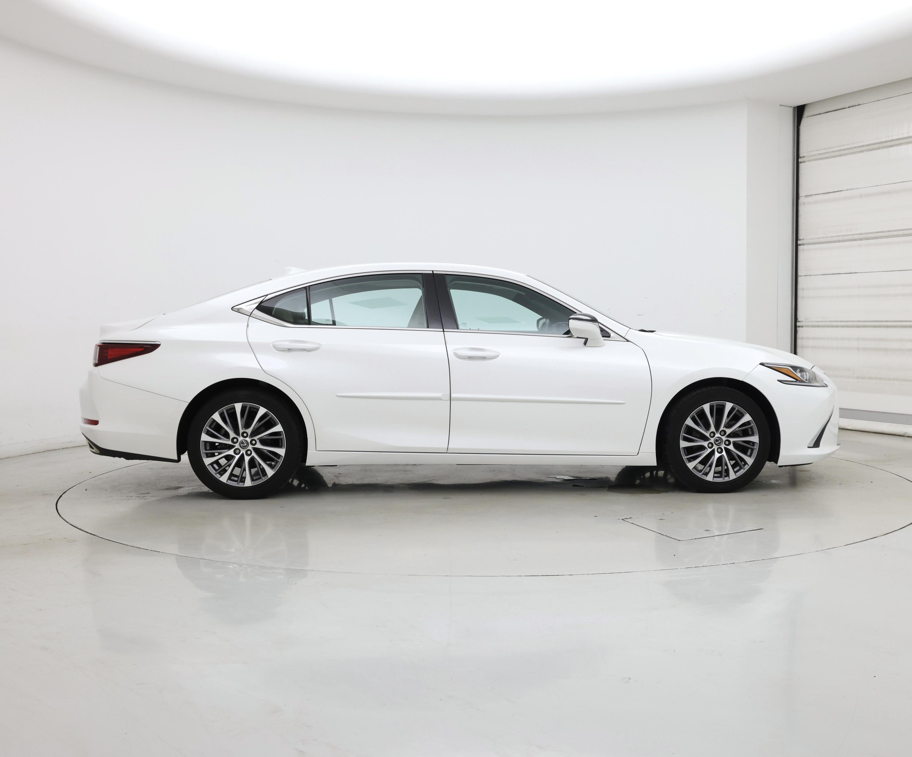 Thumbnail: 2020 Lexus ES - 7