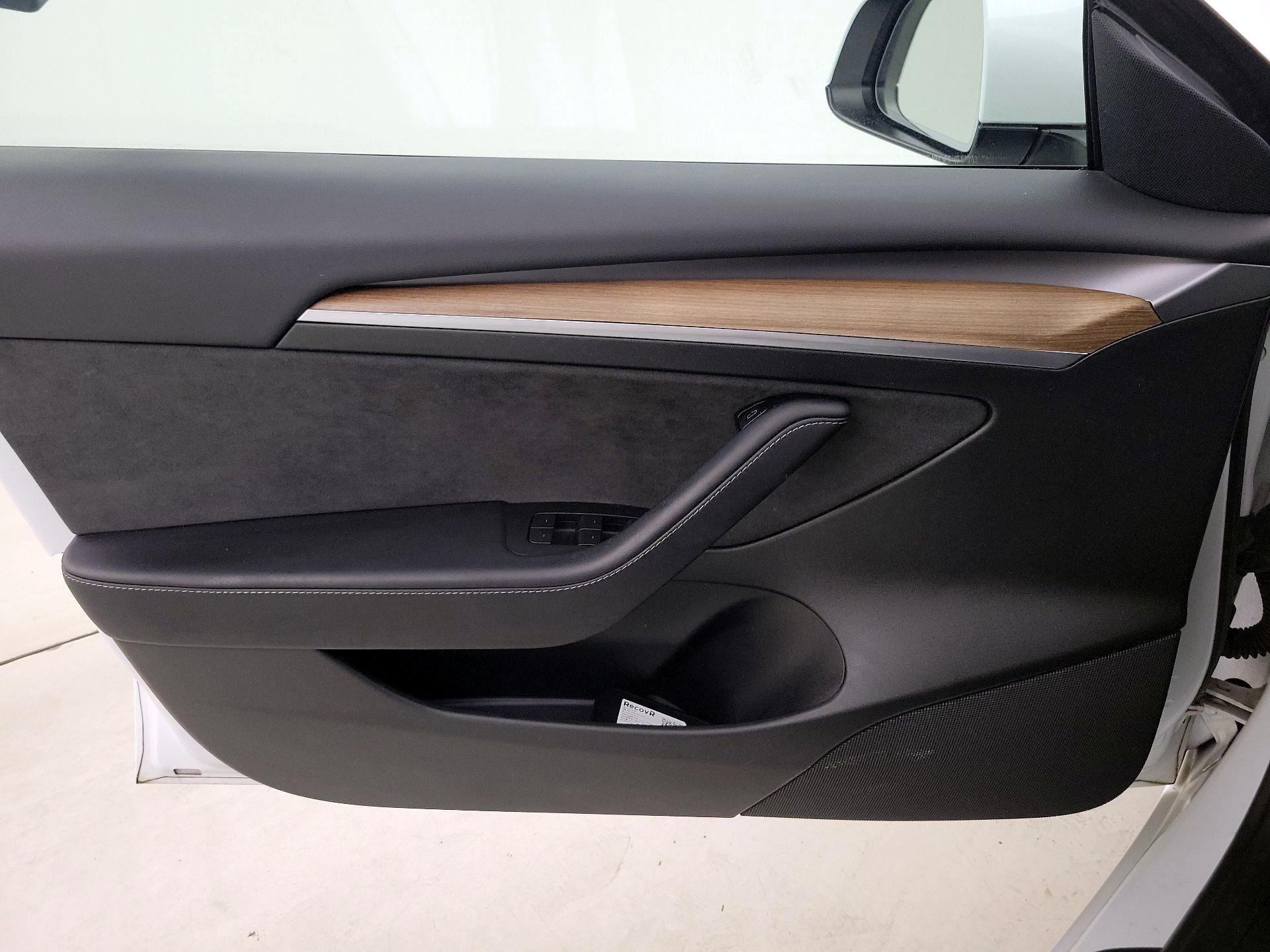 Thumbnail: 2022 Tesla Model 3 - 12