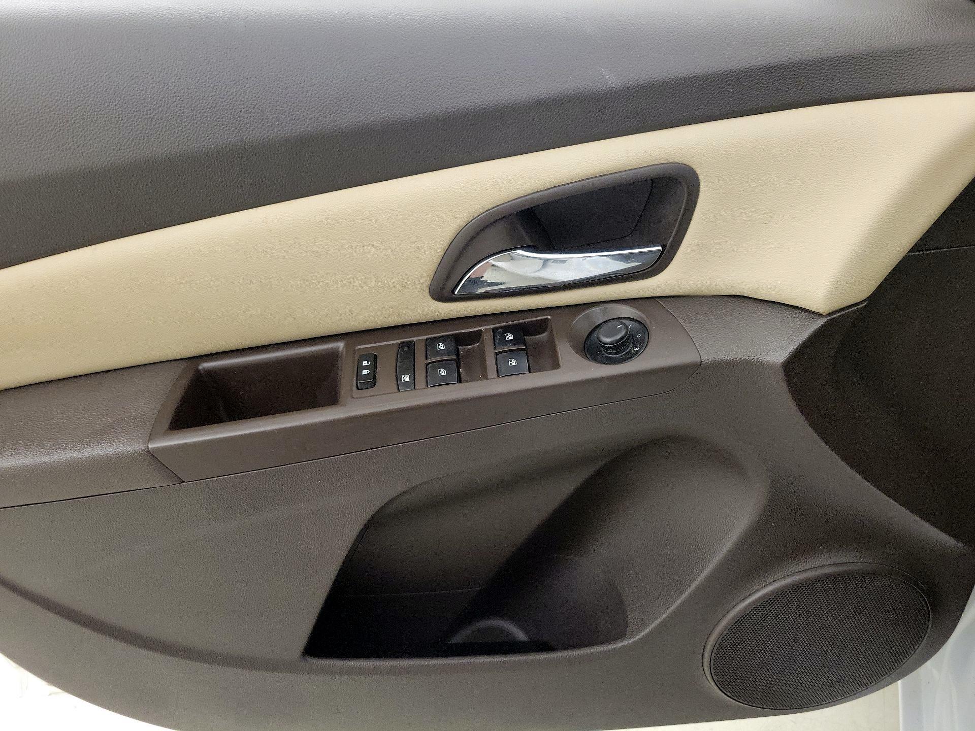 Thumbnail: 2015 Chevrolet Cruze - 12
