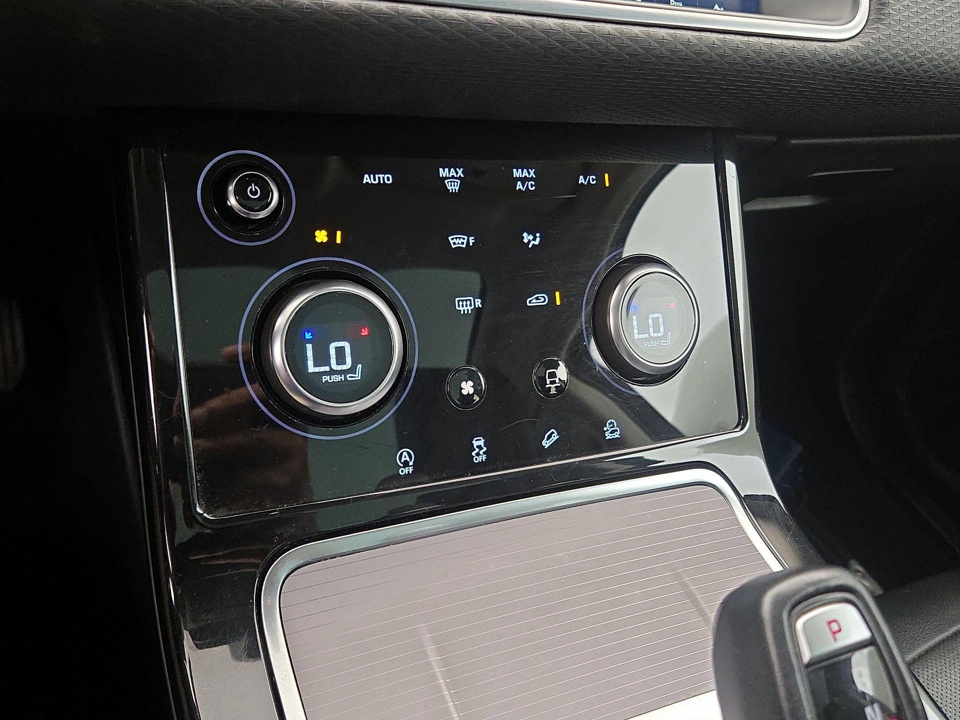 Thumbnail: 2020 Land Rover Range Rover Evoque - 16
