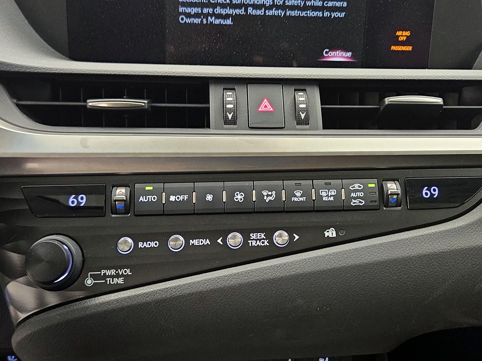 Thumbnail: 2020 Lexus ES - 16