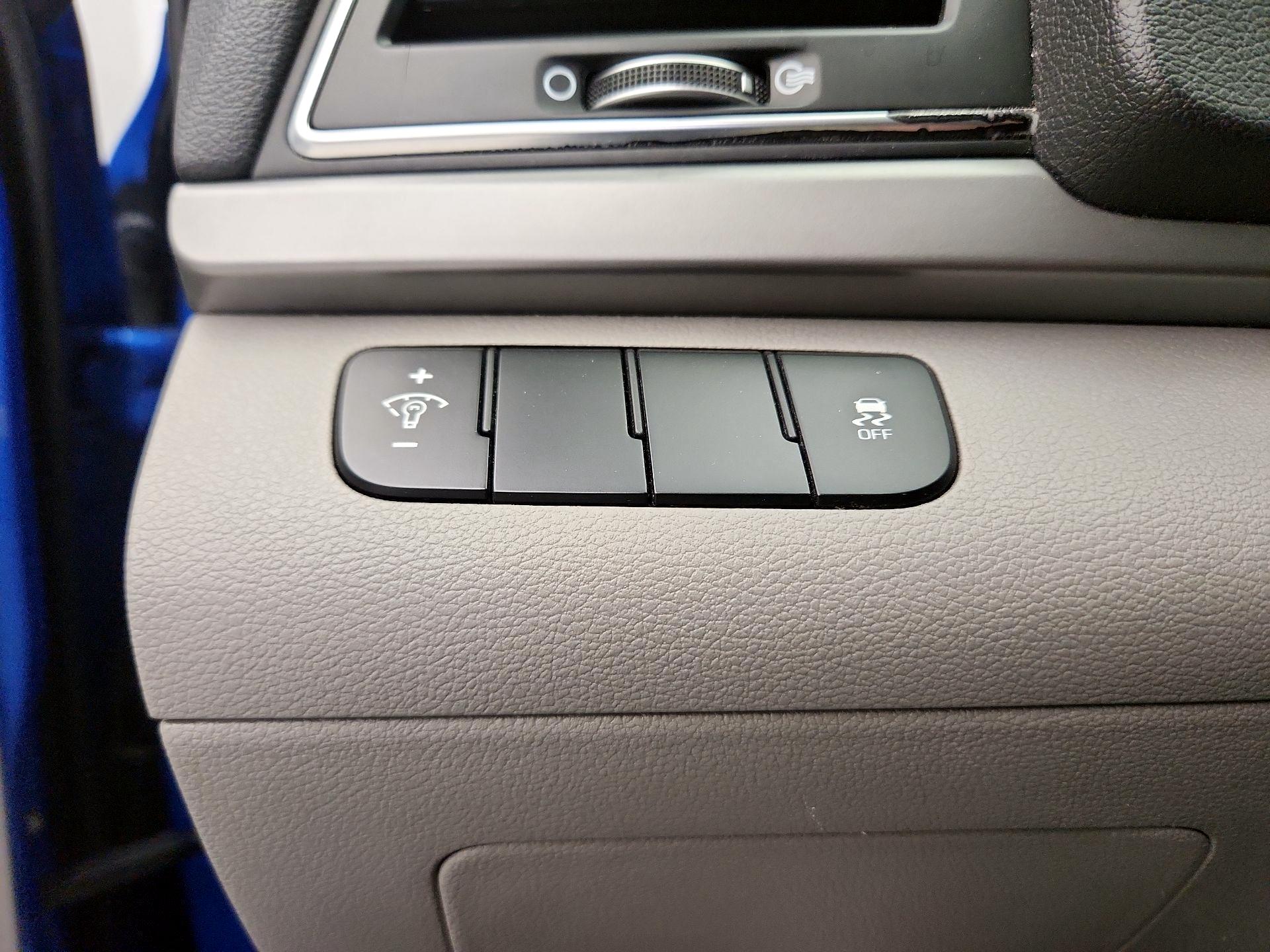 Thumbnail: 2017 Hyundai Elantra - 13