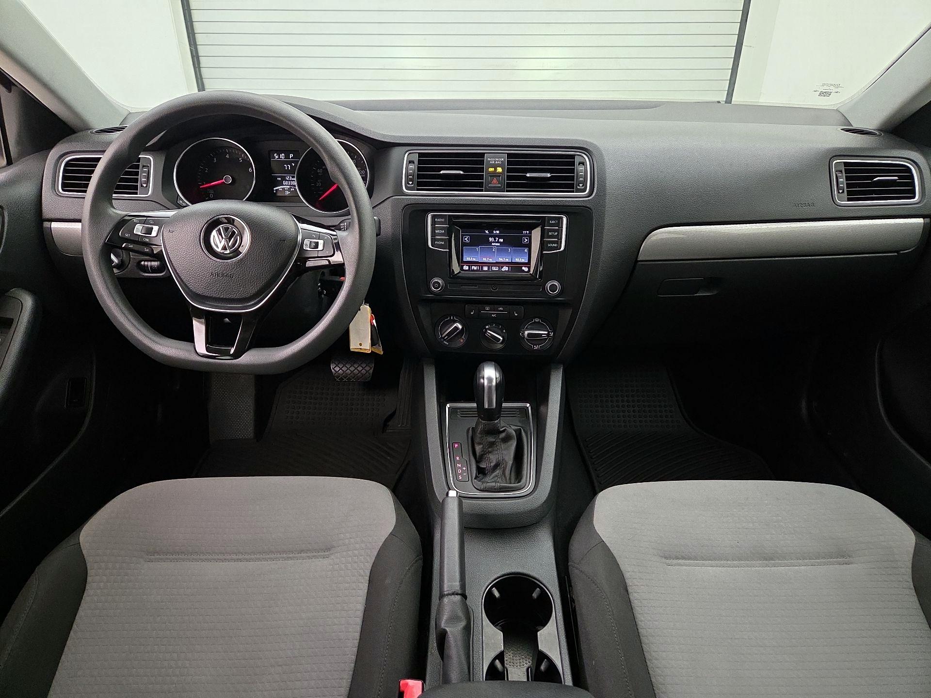 Thumbnail: 2017 Volkswagen Jetta - 9