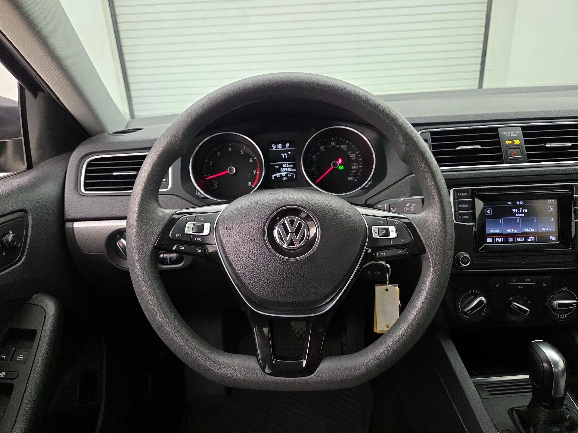 Thumbnail: 2017 Volkswagen Jetta - 10