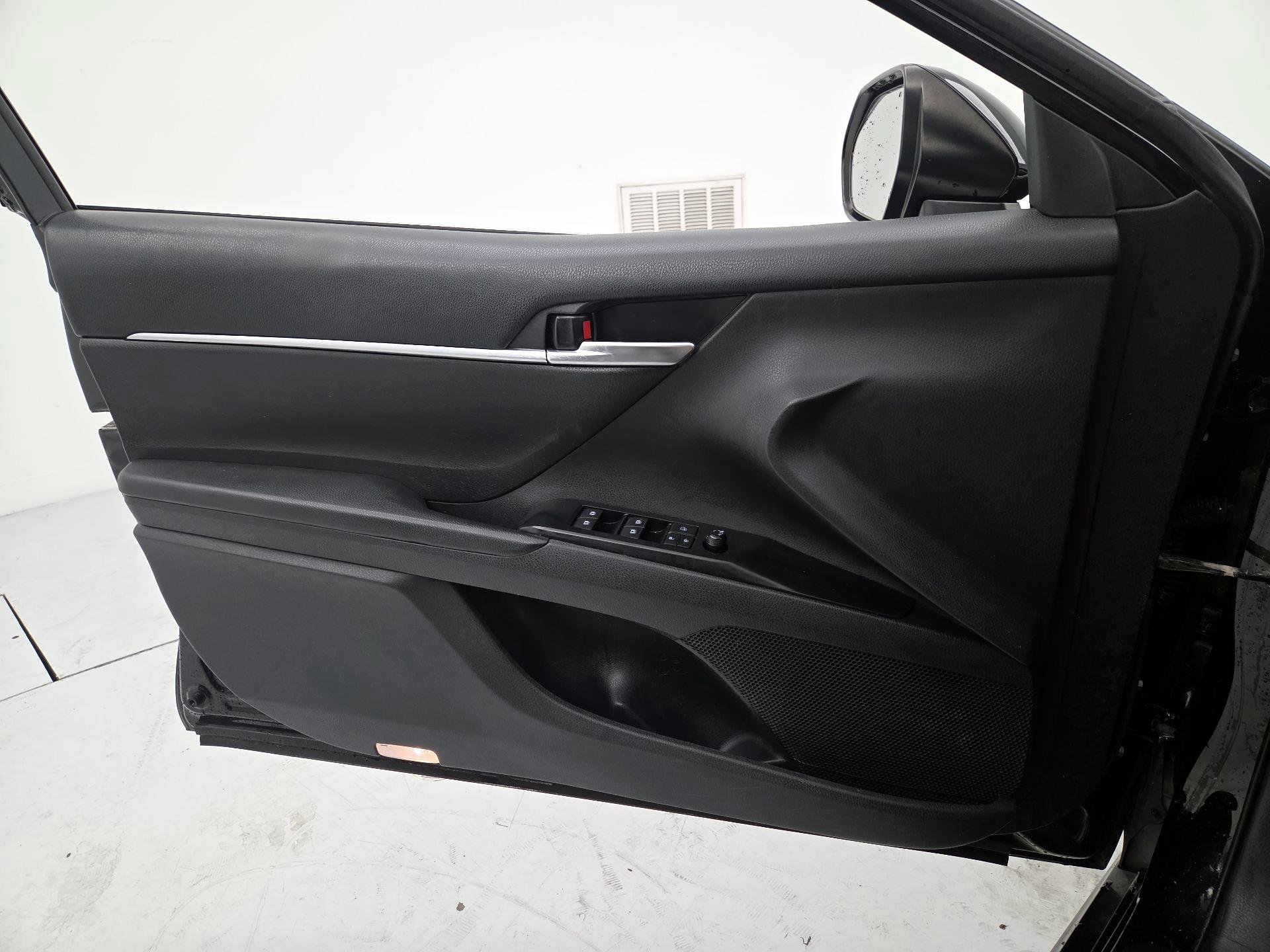 Thumbnail: 2019 Toyota Camry - 12