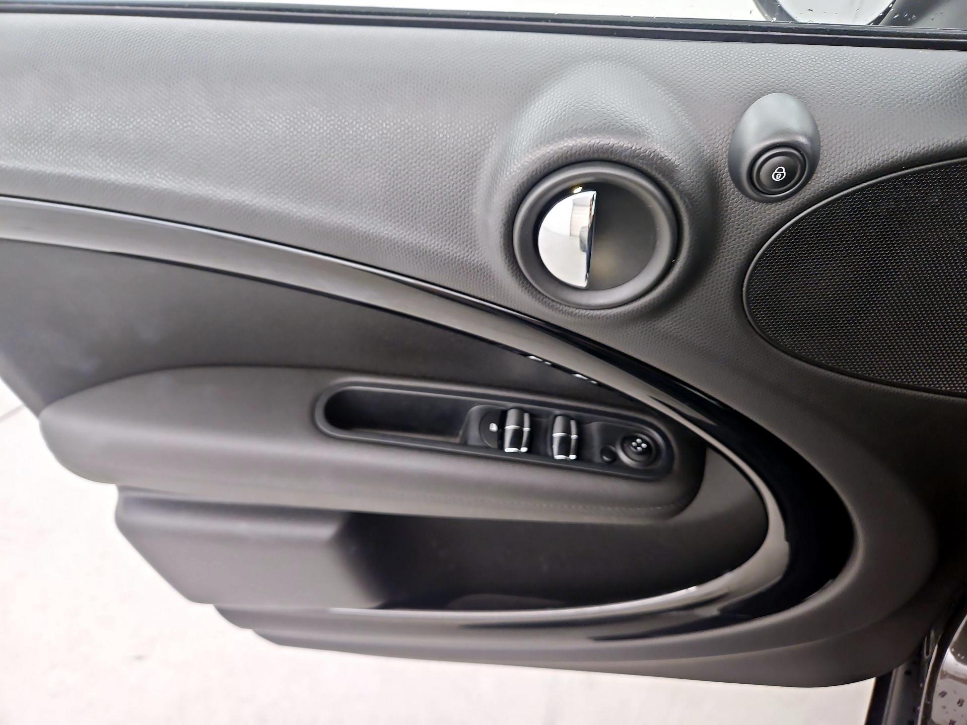 Thumbnail: 2015 MINI Cooper Countryman - 12