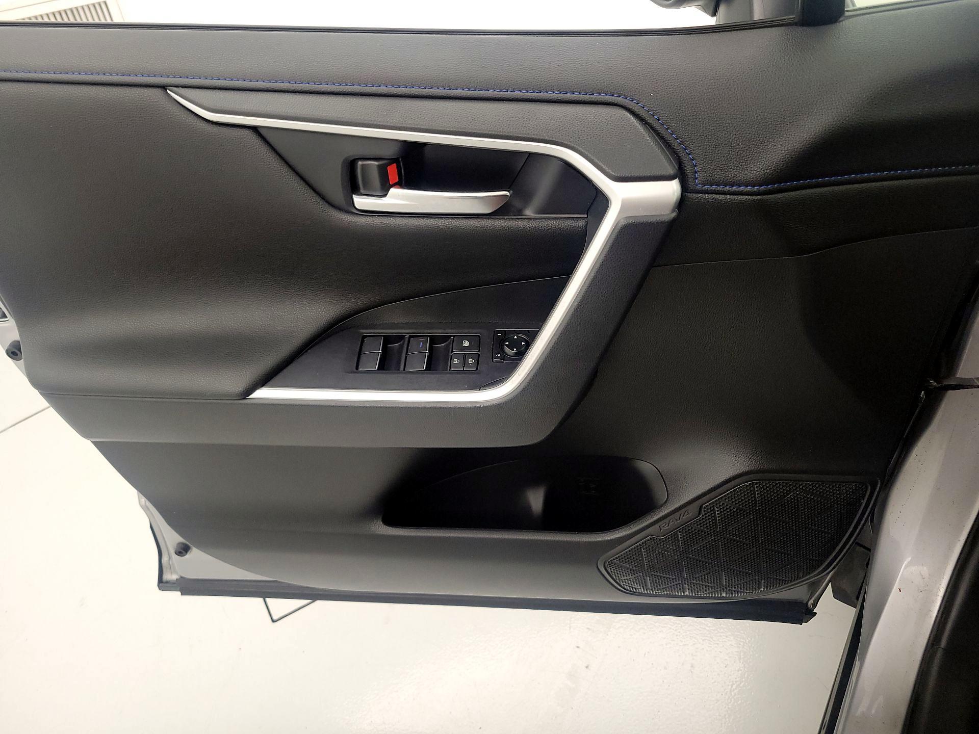 Thumbnail: 2021 Toyota RAV4 - 12