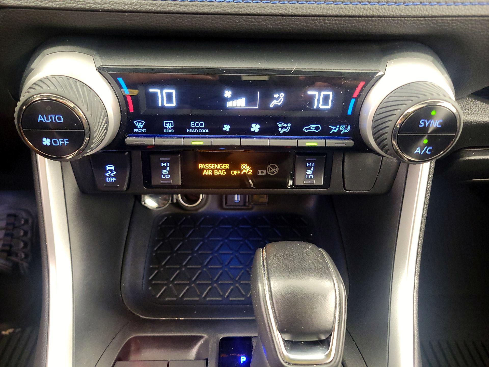 Thumbnail: 2021 Toyota RAV4 - 17