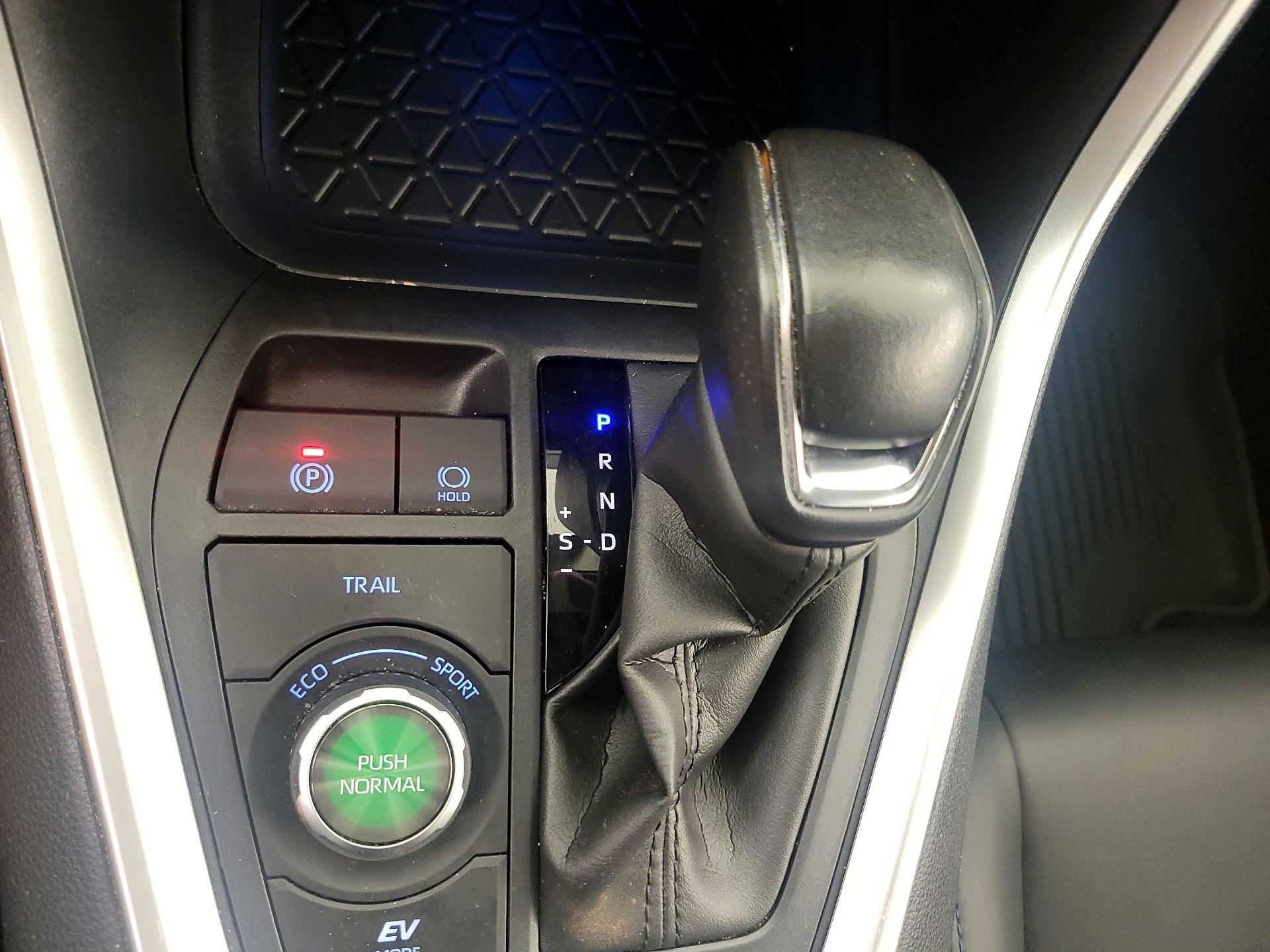 Thumbnail: 2021 Toyota RAV4 - 18