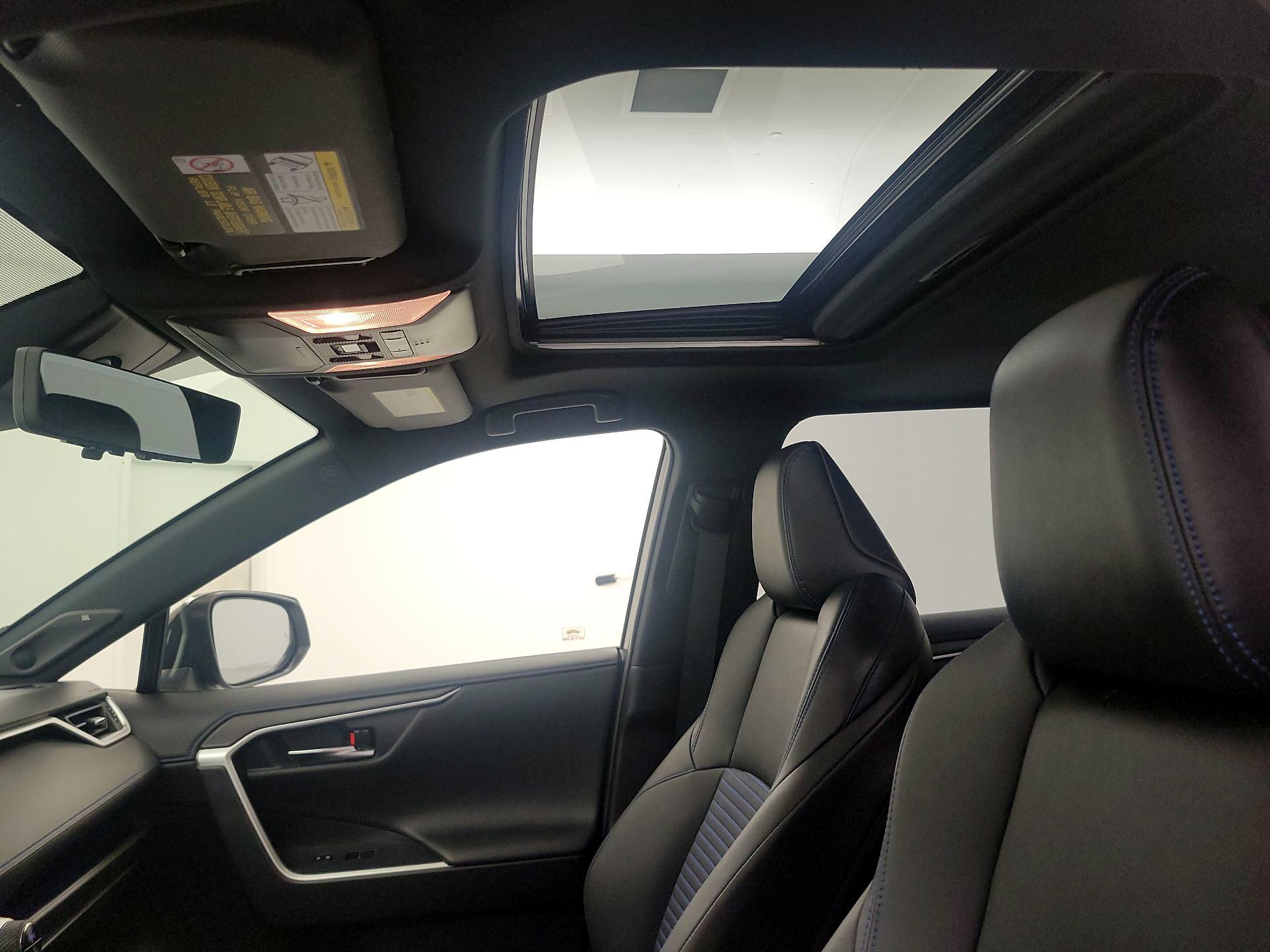 Thumbnail: 2021 Toyota RAV4 - 20