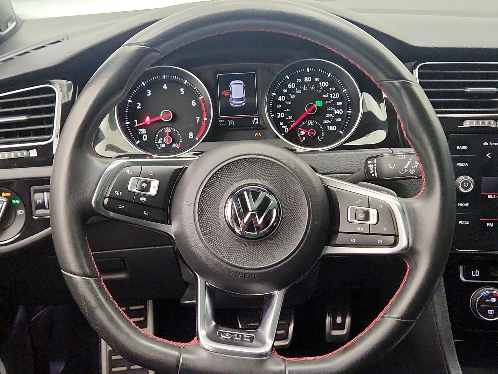 Thumbnail: 2019 Volkswagen Golf - 10