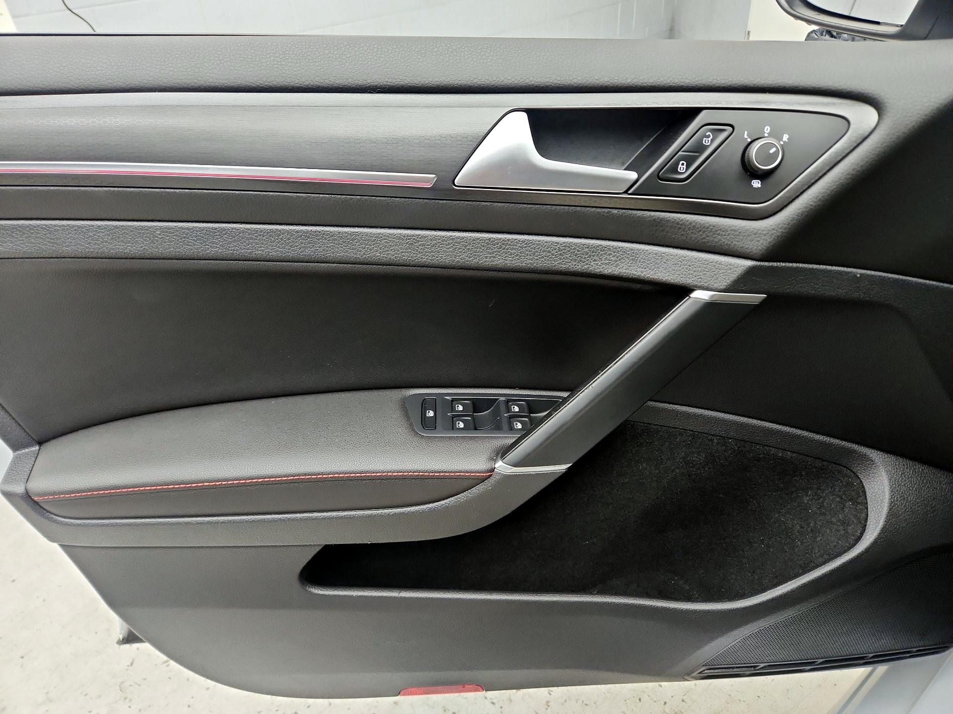 Thumbnail: 2019 Volkswagen Golf - 12