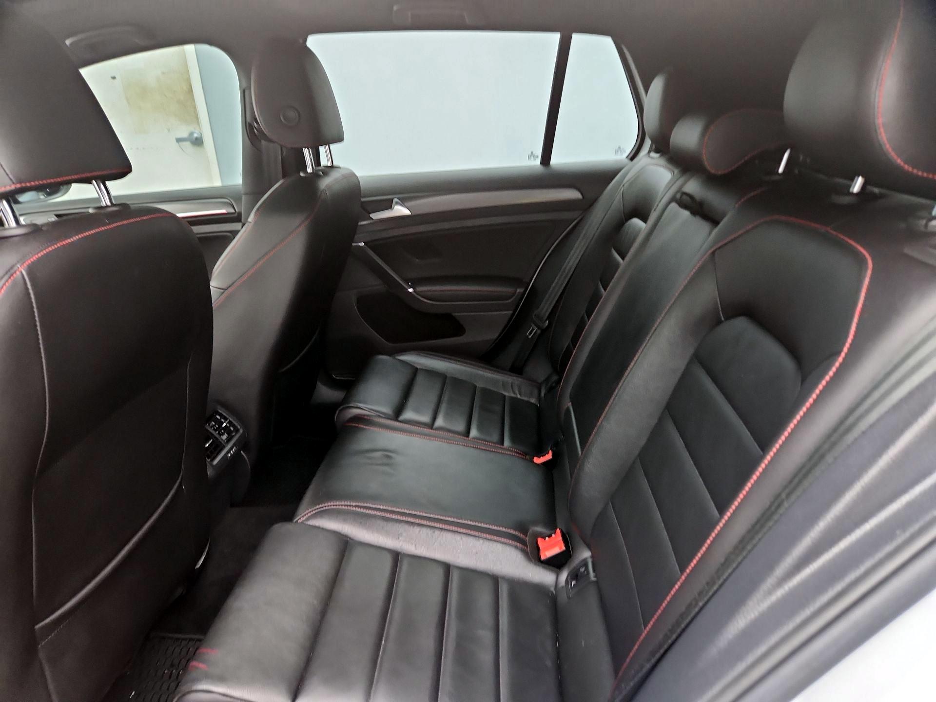 Thumbnail: 2019 Volkswagen Golf - 20