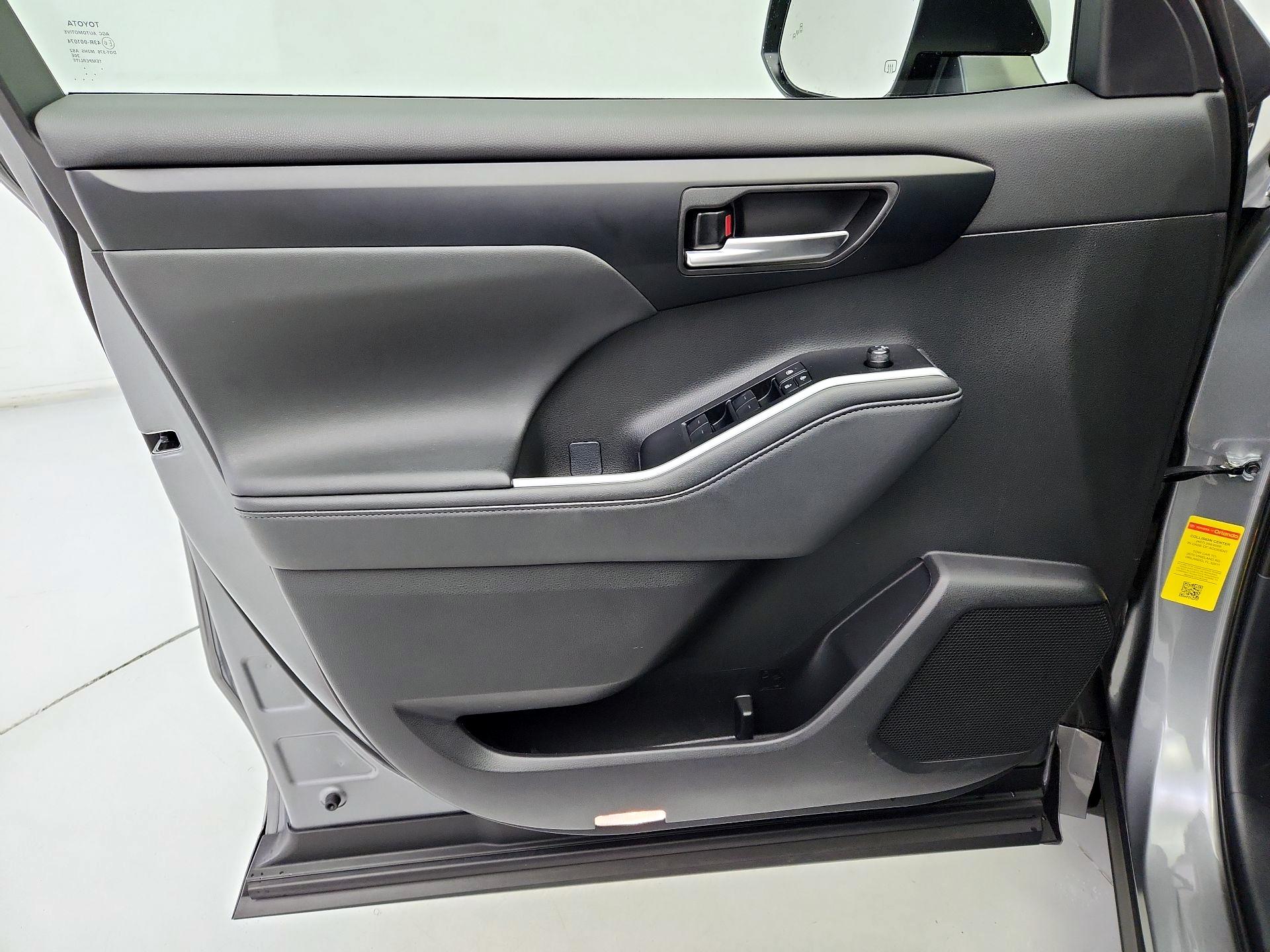 Thumbnail: 2025 Toyota Highlander - 12