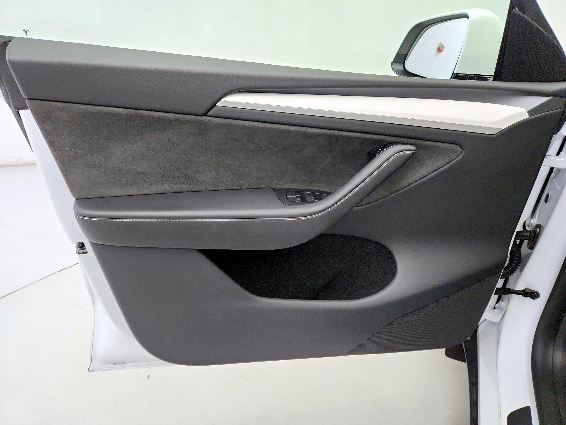 Thumbnail: 2023 Tesla Model Y - 12