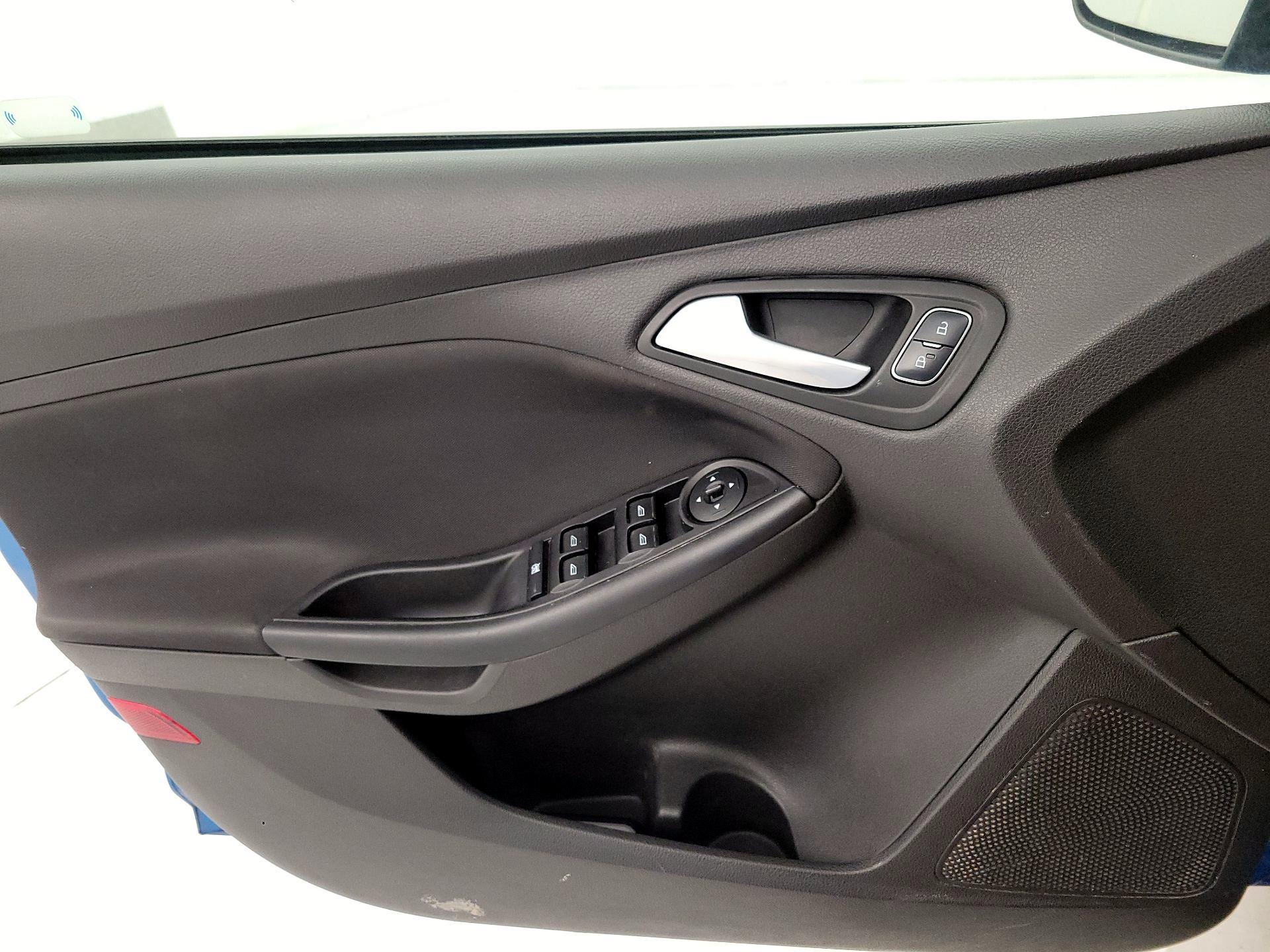 Thumbnail: 2017 Ford Focus - 12
