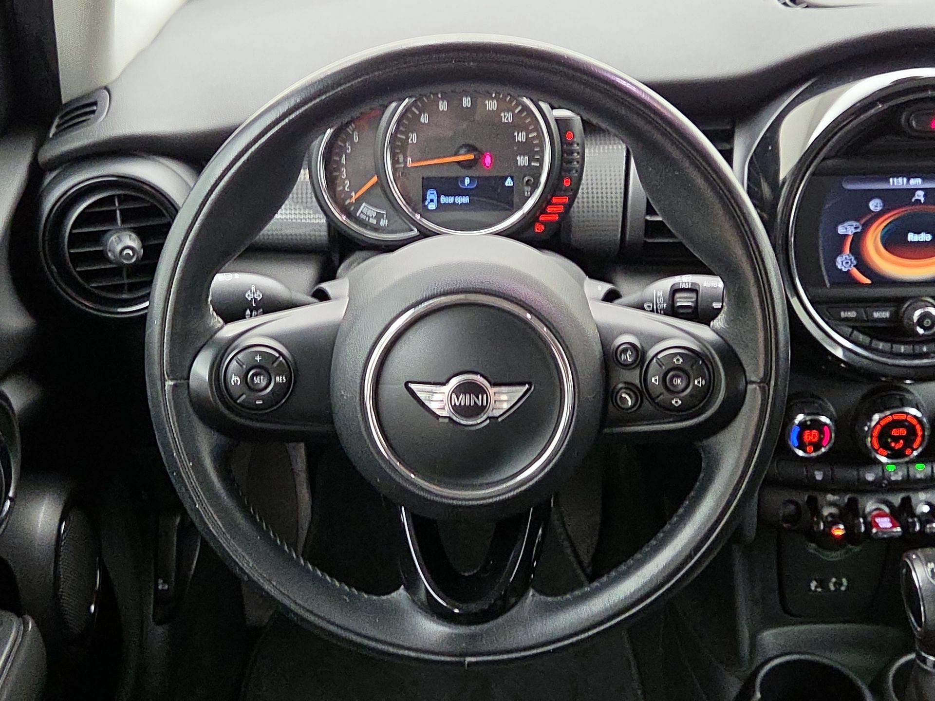 Thumbnail: 2015 MINI Cooper Hardtop - 10