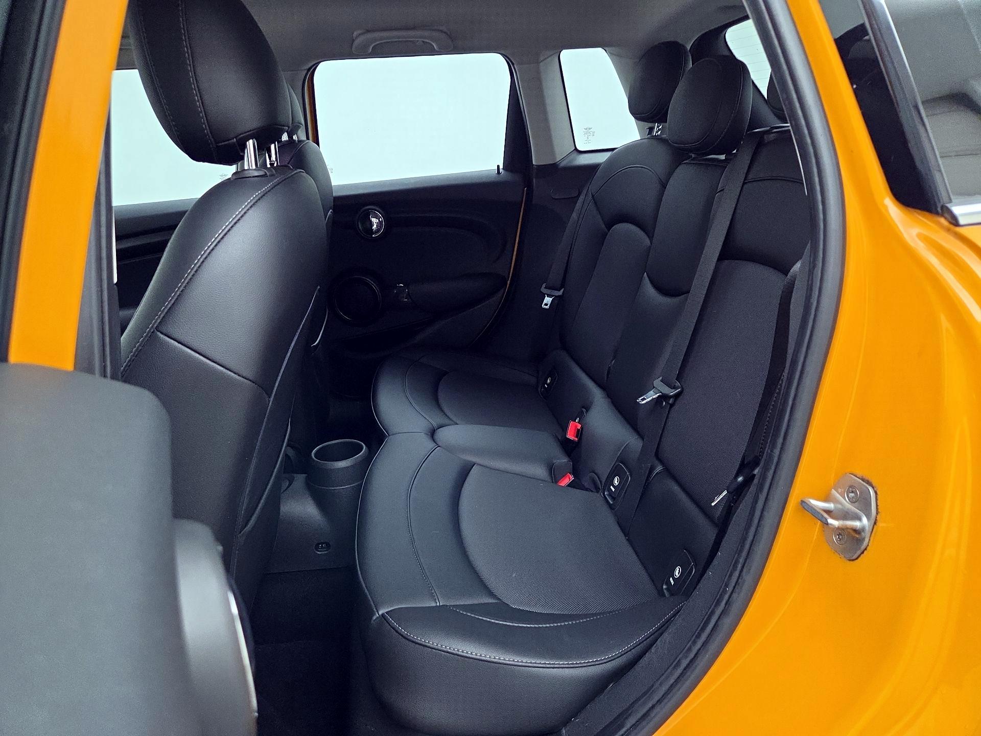 Thumbnail: 2015 MINI Cooper Hardtop - 19