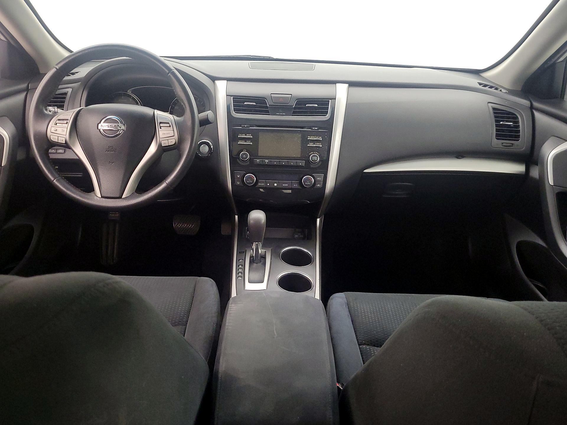 Thumbnail: 2015 Nissan Altima - 9