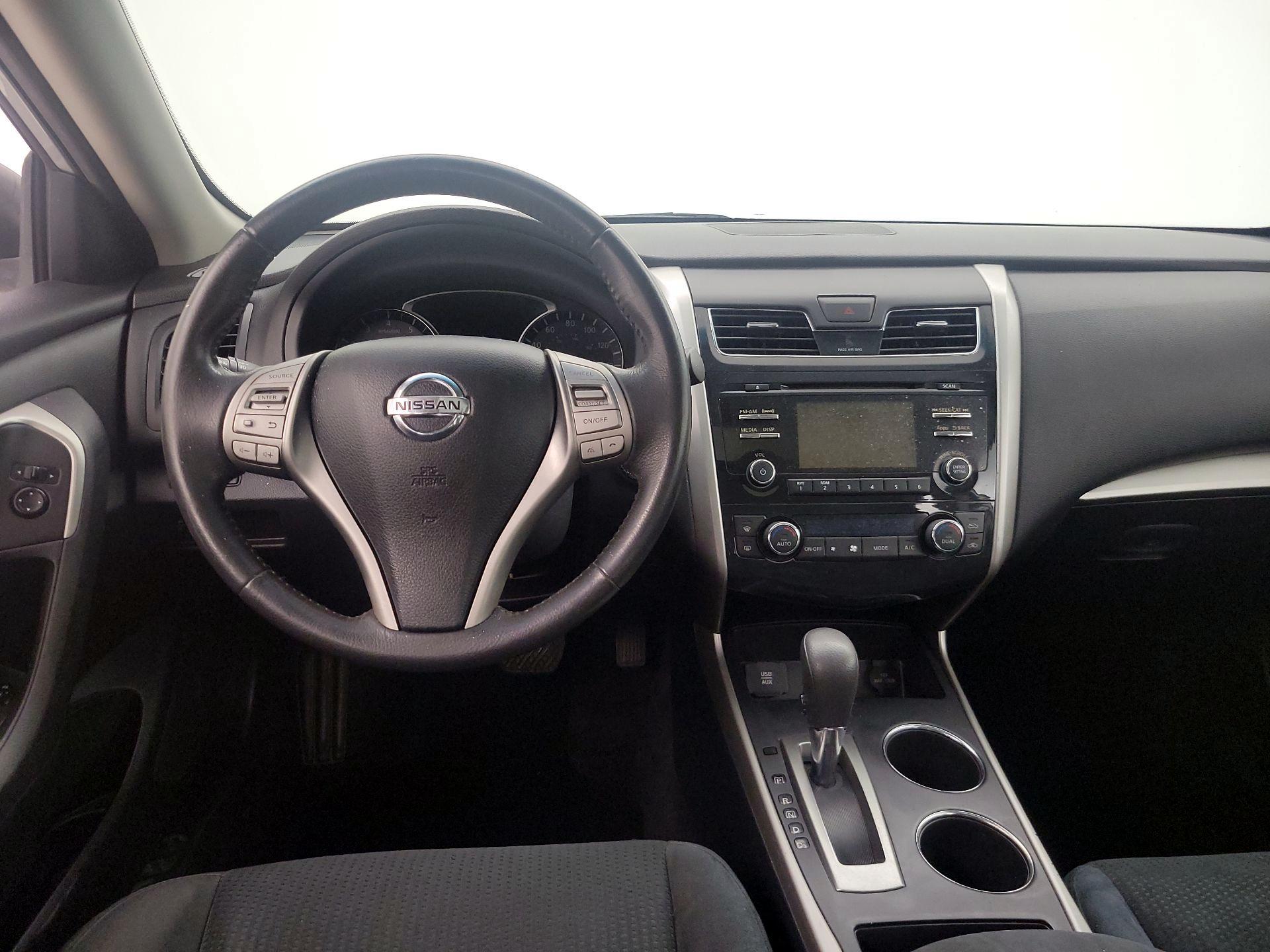 Thumbnail: 2015 Nissan Altima - 10