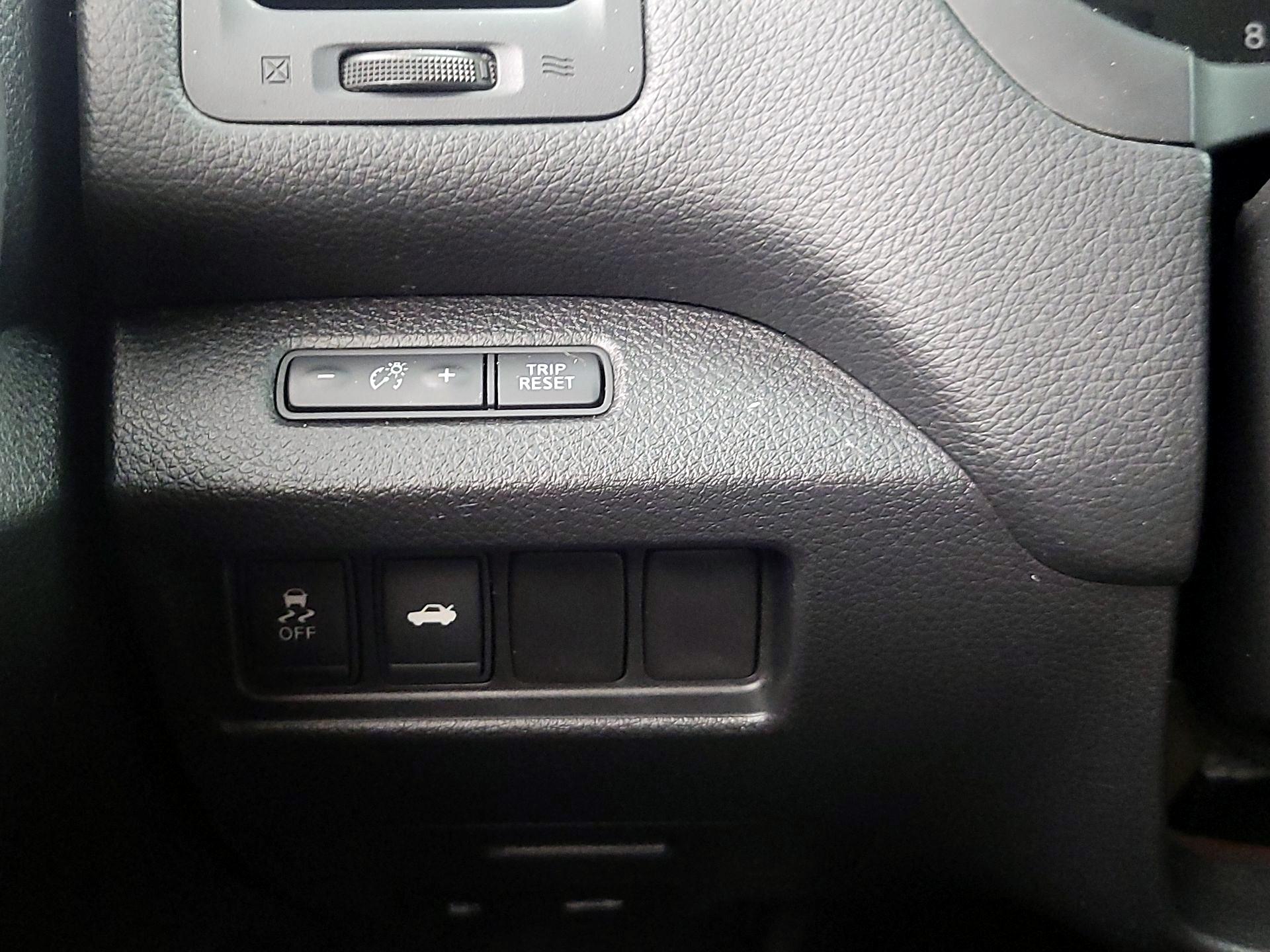 Thumbnail: 2015 Nissan Altima - 13