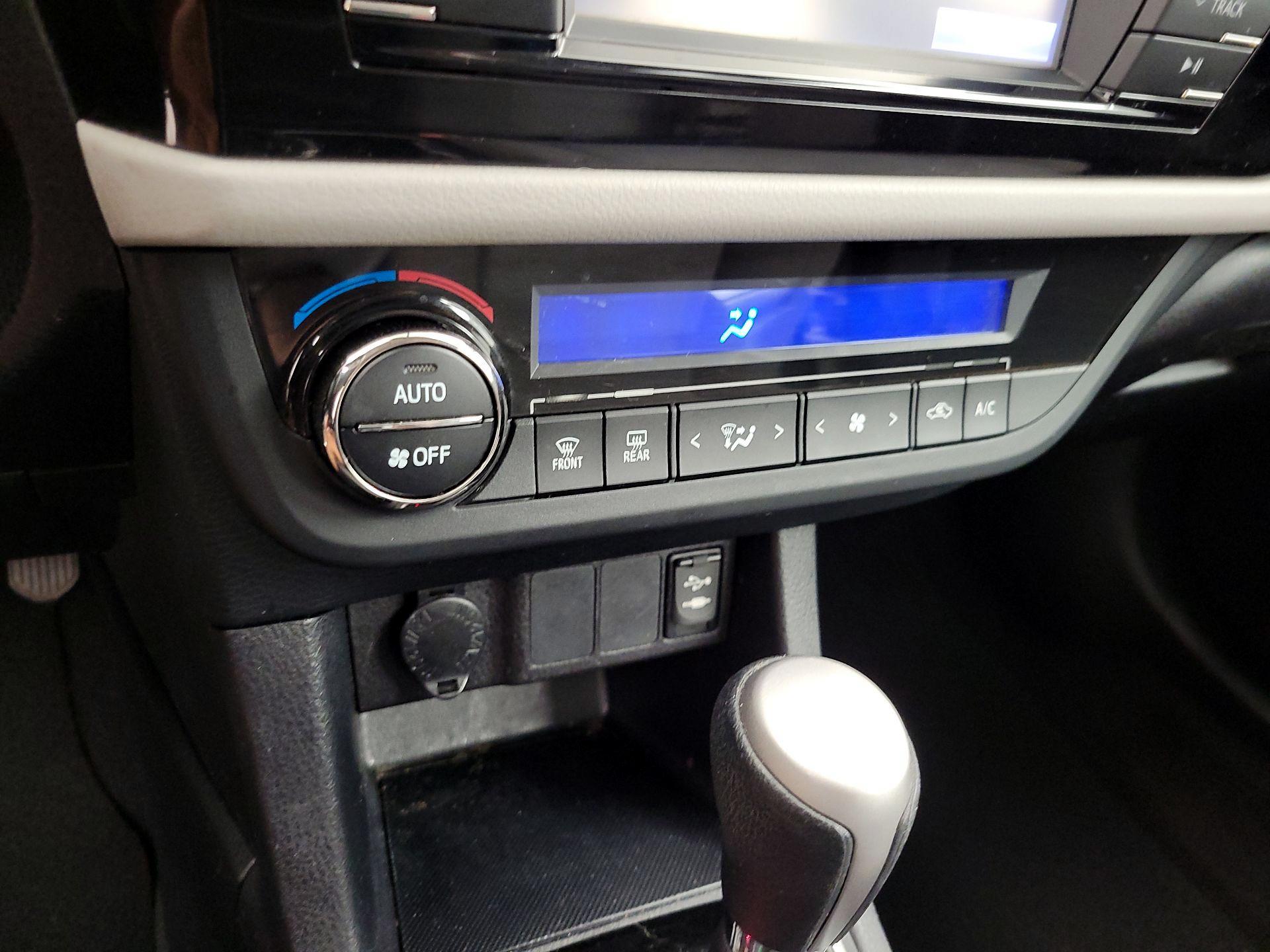 Thumbnail: 2016 Toyota Corolla - 16