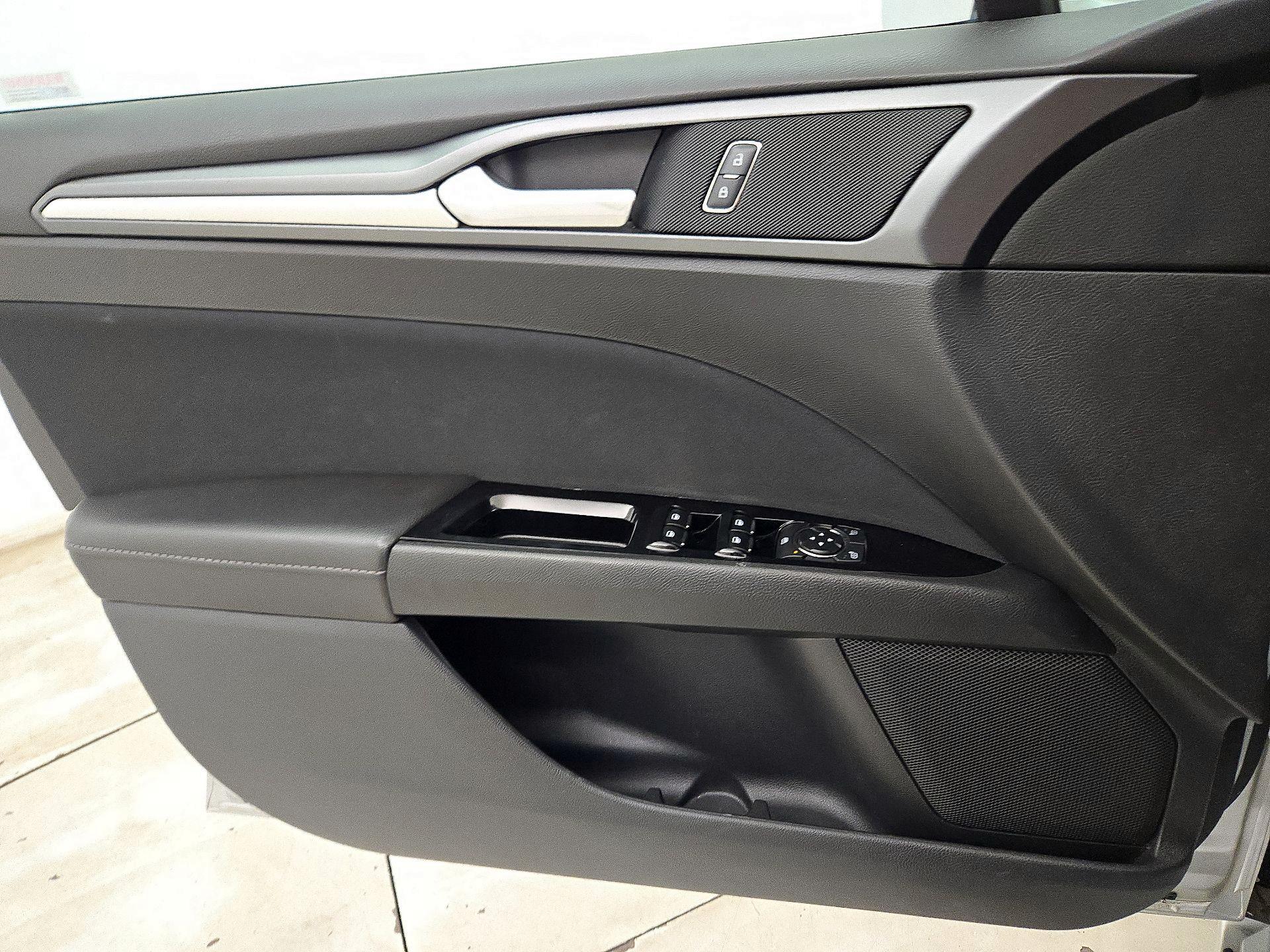 Thumbnail: 2015 Ford Fusion - 12