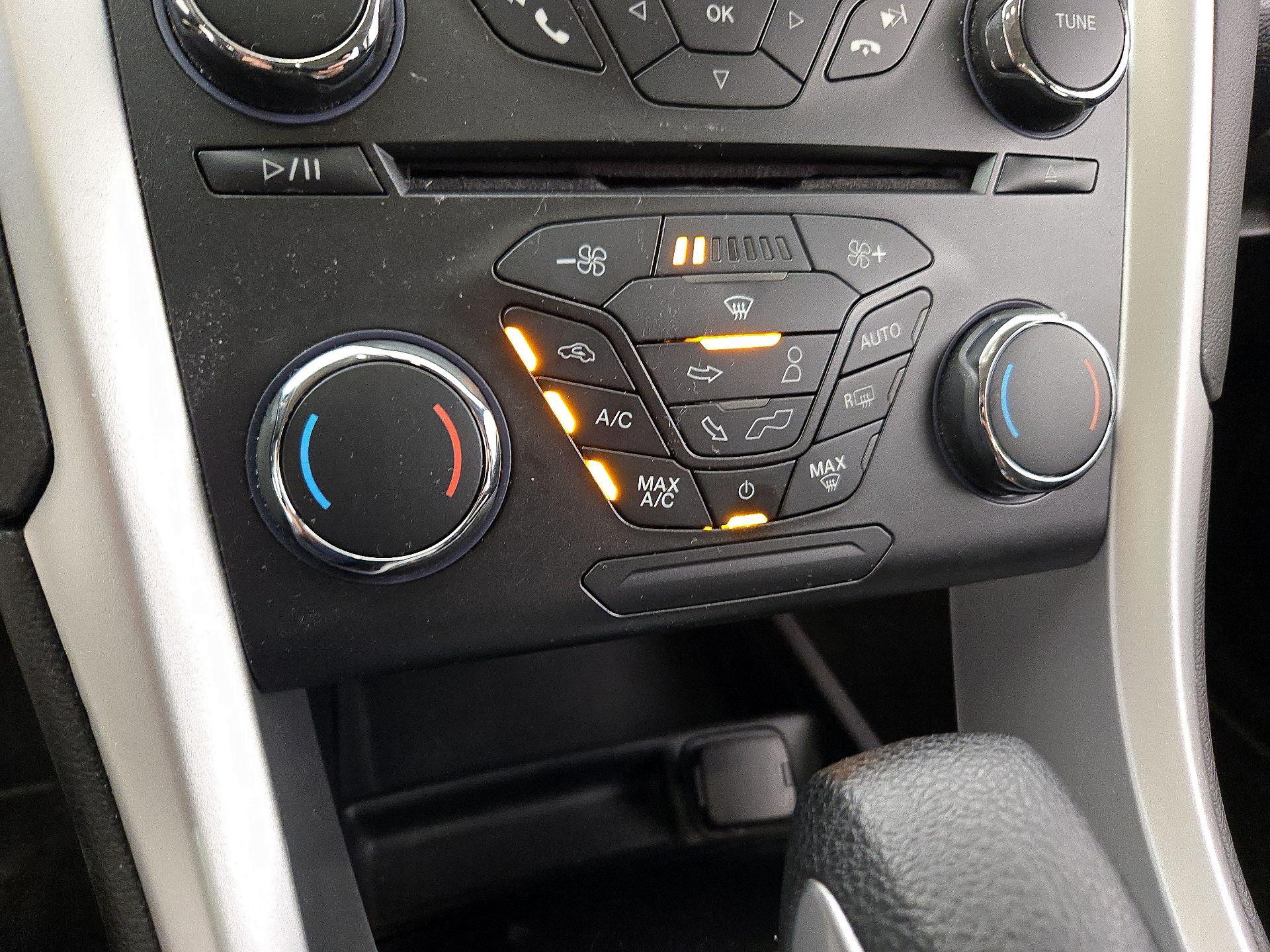 Thumbnail: 2015 Ford Fusion - 16